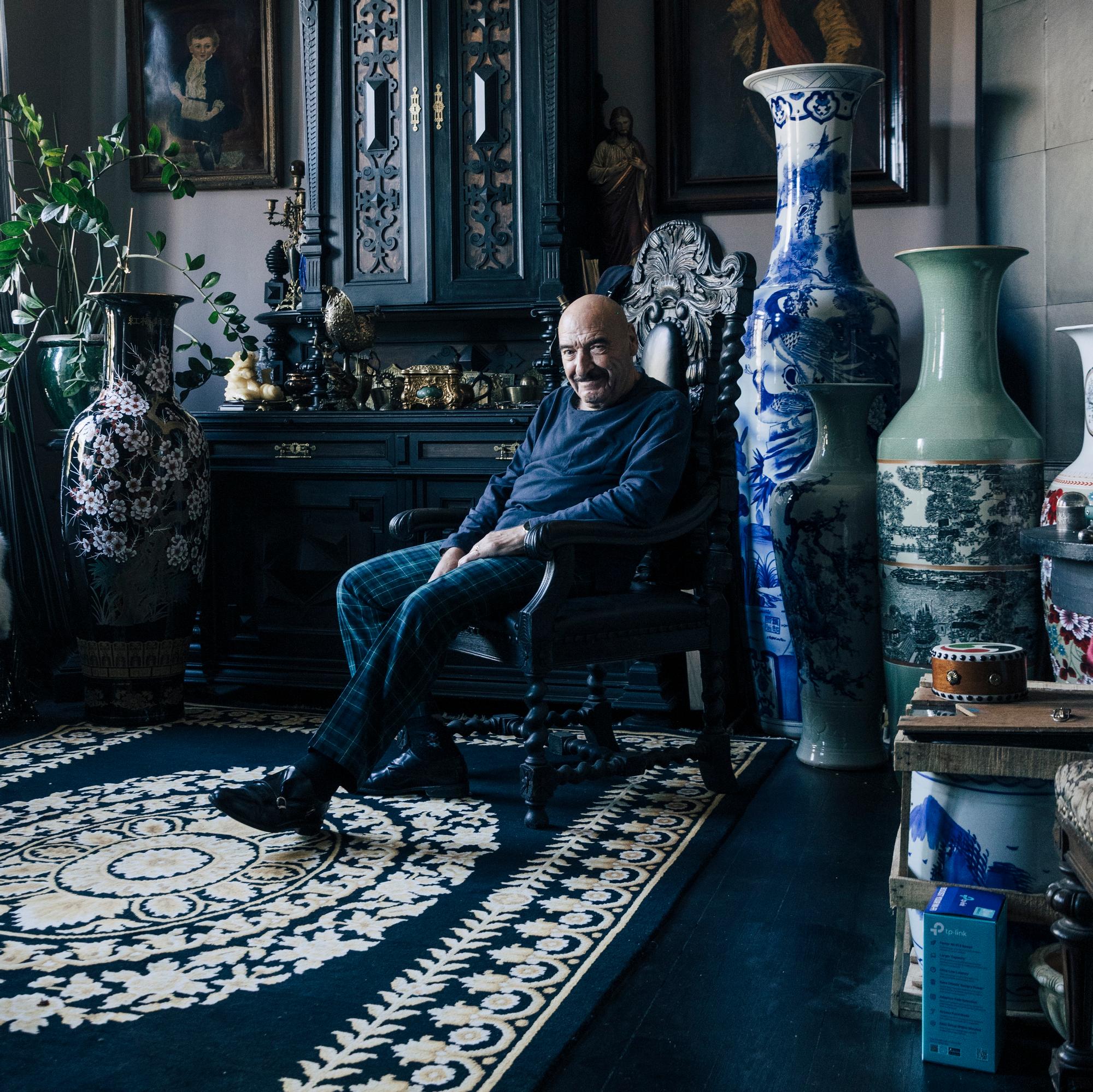 Kun Remu Aaltosen kotitaloon astuu sisään, tuntuu kuin olisi tullut toiseen maailmaan – ”Haluan, että ympärilläni on kauneutta, sillä se on hurja energia”