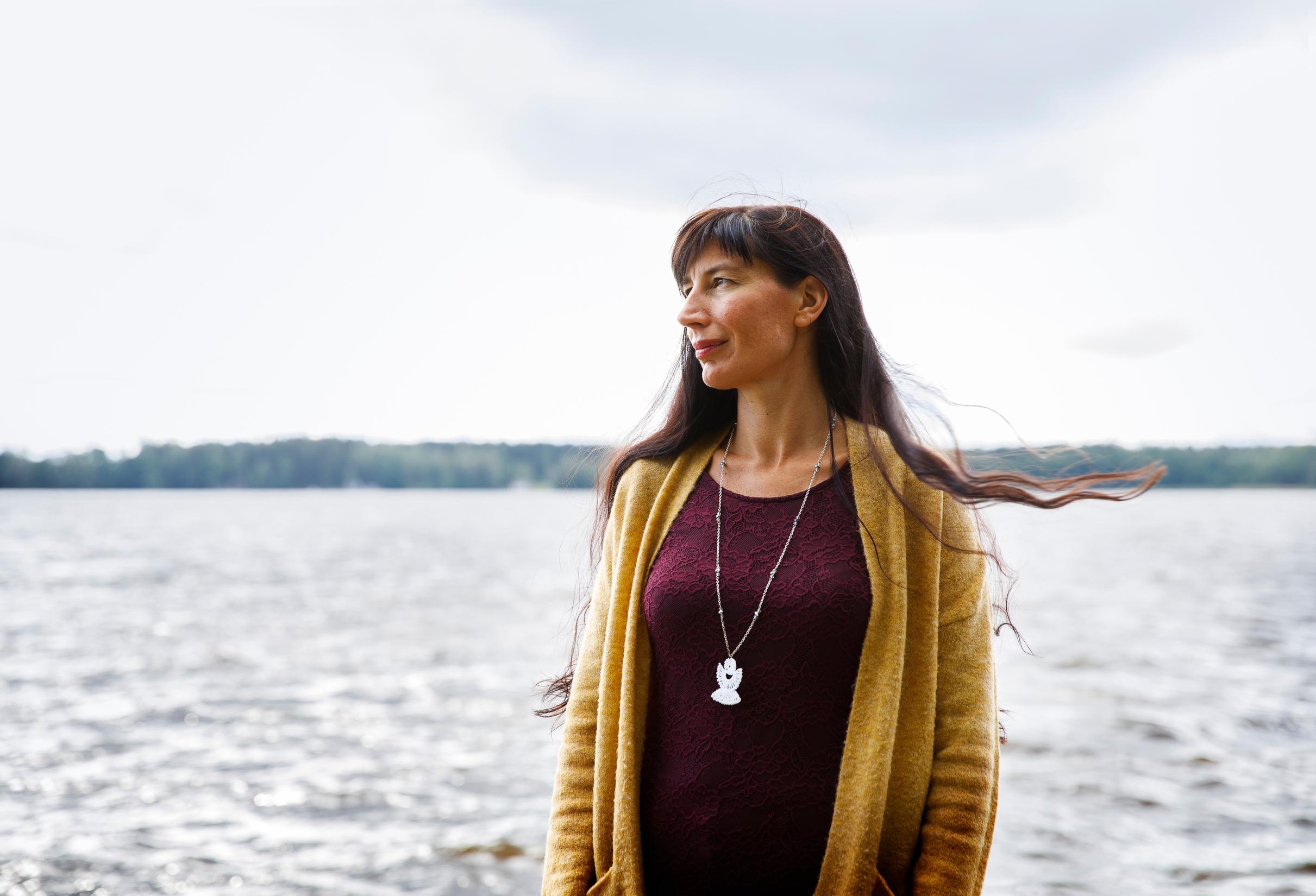 Tyttären itsemurha toi pohjattoman surun Monican elämään: ”Mitä vastaan, jos minulta kysytään, onko minulla lapsia?”