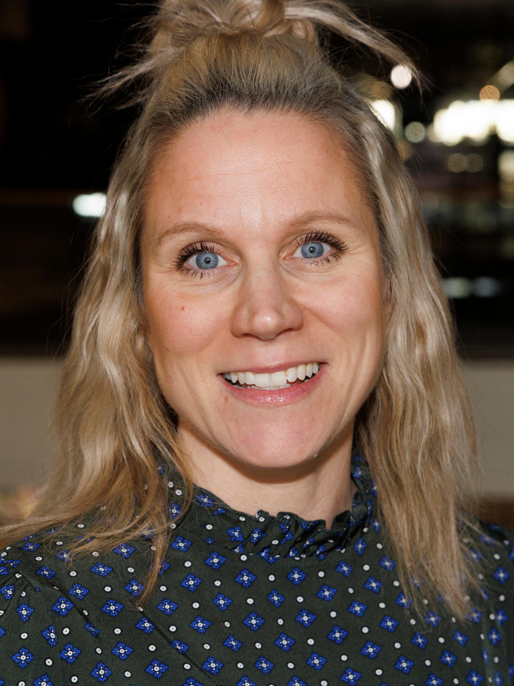 Kyllä isä osaa -näyttelijä Maiju Jokinen on kova jännittäjä – tämä erikoinen asento auttaa joka kerta 