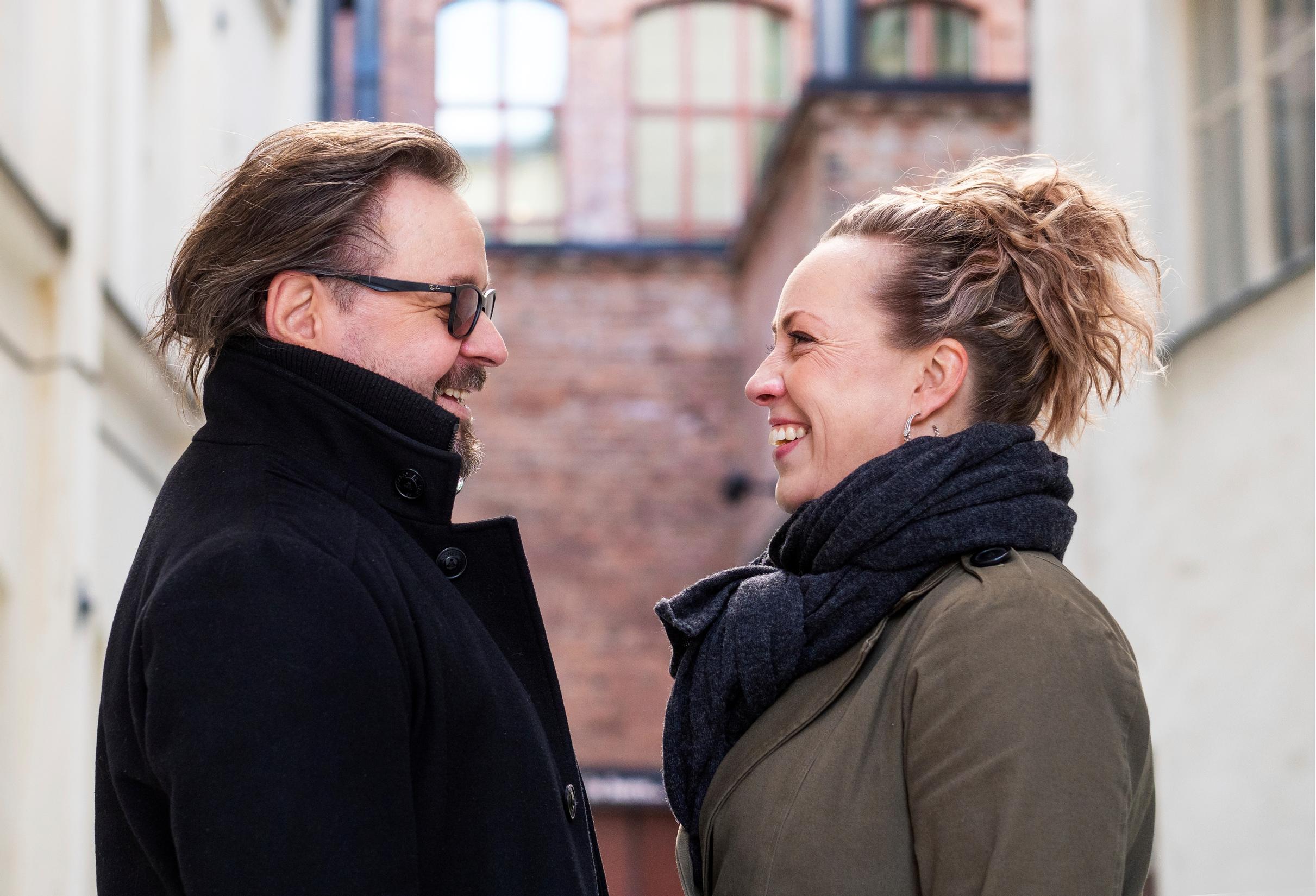 Heikki ja Kaisa Hela toimivat kotona toistensa koeyleisöinä. Siinä tärkeintä on kannustaminen. ”Meillä ei ole tarvetta arvostella toista”, Kaisa sanoo.