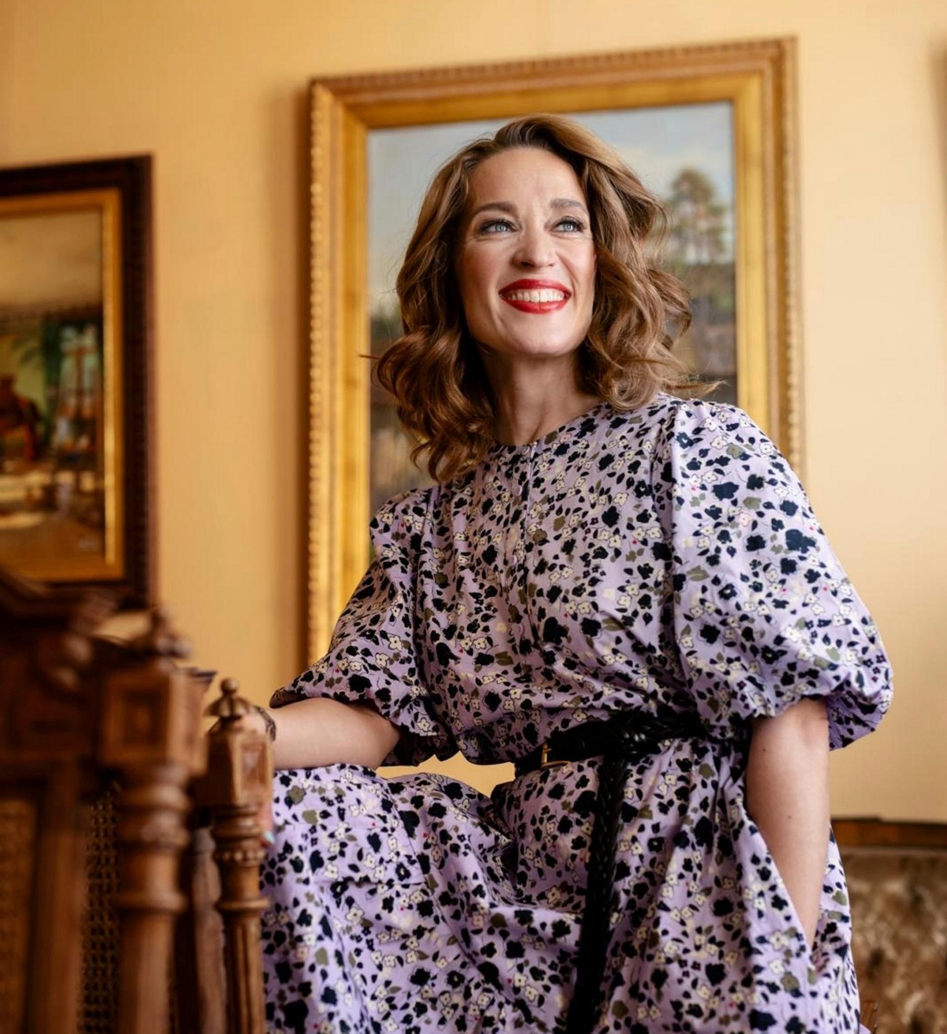 Päiväunet ovat Elsa Saisiolle kuin meditaatiota – hän ottaa torkut vaikka teatterin pukuhuoneessa: ”Usein riittää jo, kun suljen silmäni 10 minuutiksi ja ehdin käydä unen rajamailla”