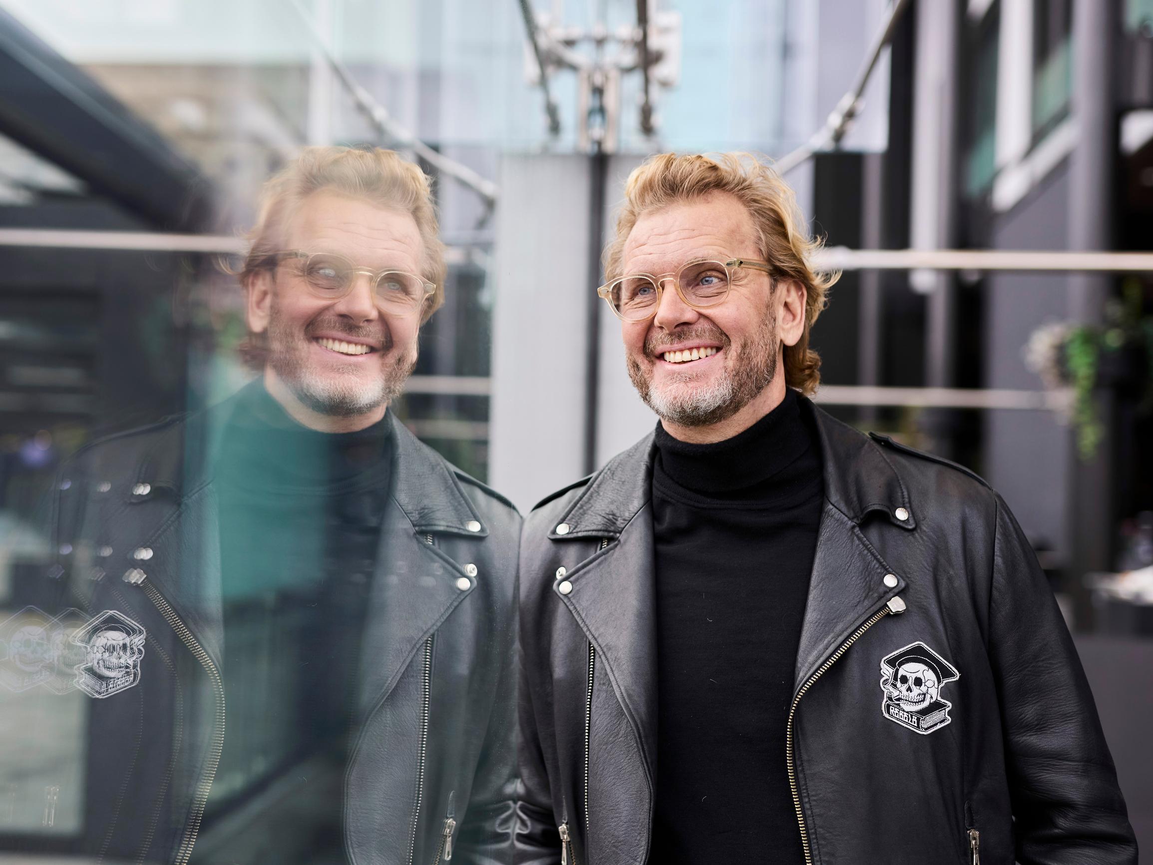 Antti J. Jokinen sairastui ja menetti työkykynsä pitkäksi aikaa – vaimo Krista Kosonen tuki tavalla,  joka tuntui juuri oikealta: ”Meillä on sielunkumppanuus”