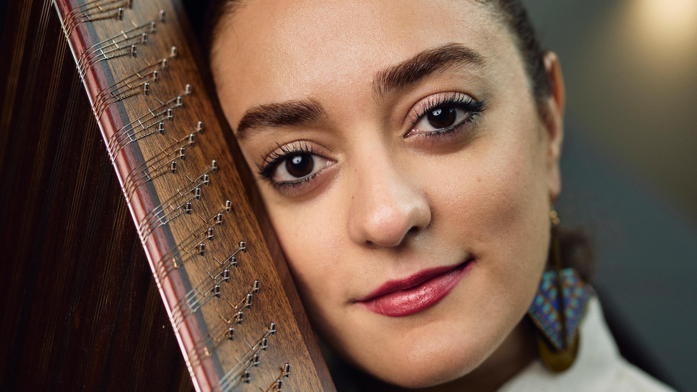 Iranilainen Mehrnoosh Zolfaghari teki Finlandia-hymnille jotain odottamatonta ja sai suomalaiset itkemään: ”Suomi on antanut minulle tilaa”