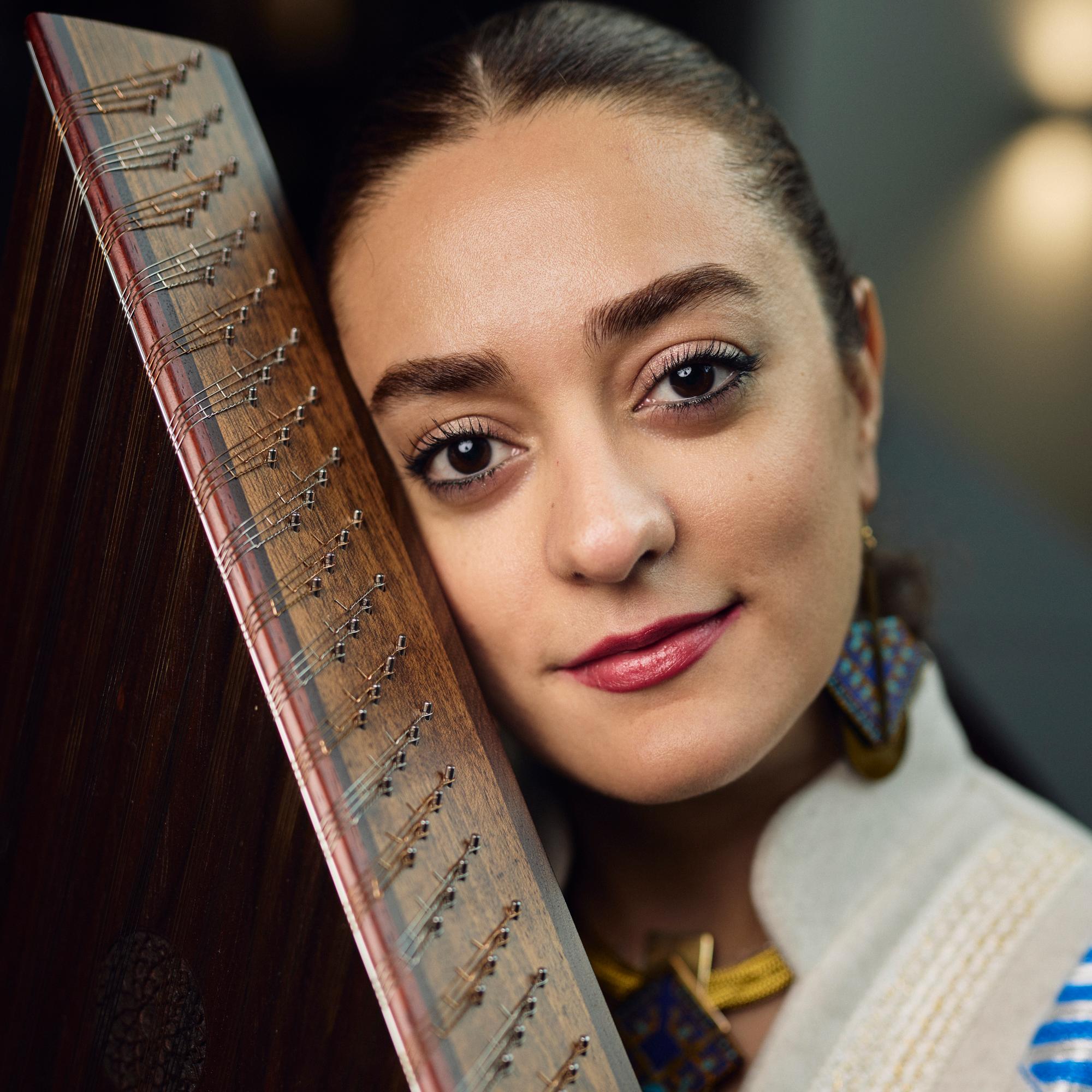 Iranilainen Mehrnoosh Zolfaghari teki Finlandia-hymnille jotain odottamatonta ja sai suomalaiset itkemään: ”Suomi on antanut minulle tilaa”