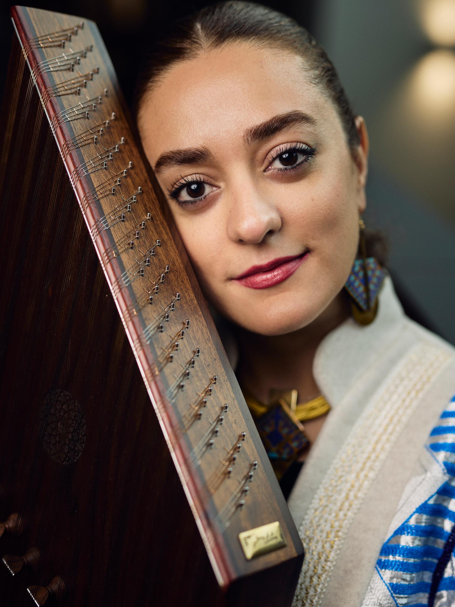 Iranilainen Mehrnoosh Zolfaghari teki Finlandia-hymnille jotain odottamatonta ja sai suomalaiset itkemään: ”Suomi on antanut minulle tilaa”