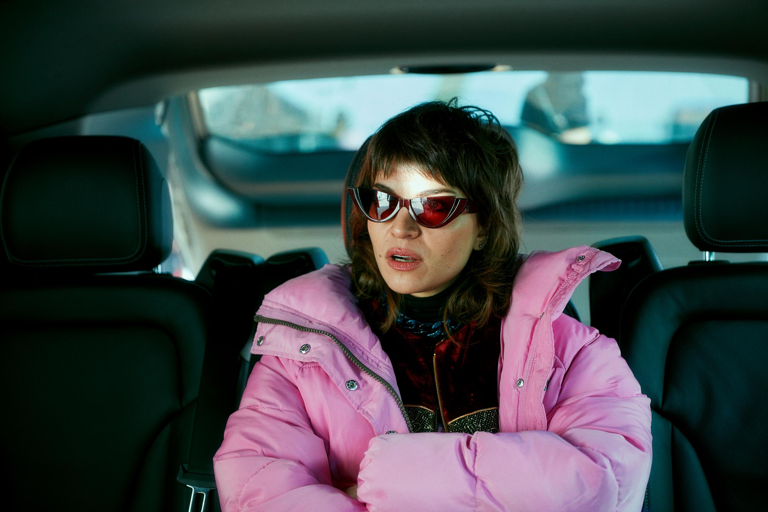 Sama hetki, monta eri kohtaloa. Tähän ajatukseen kiteytyy koskettava Joulumyrsky.