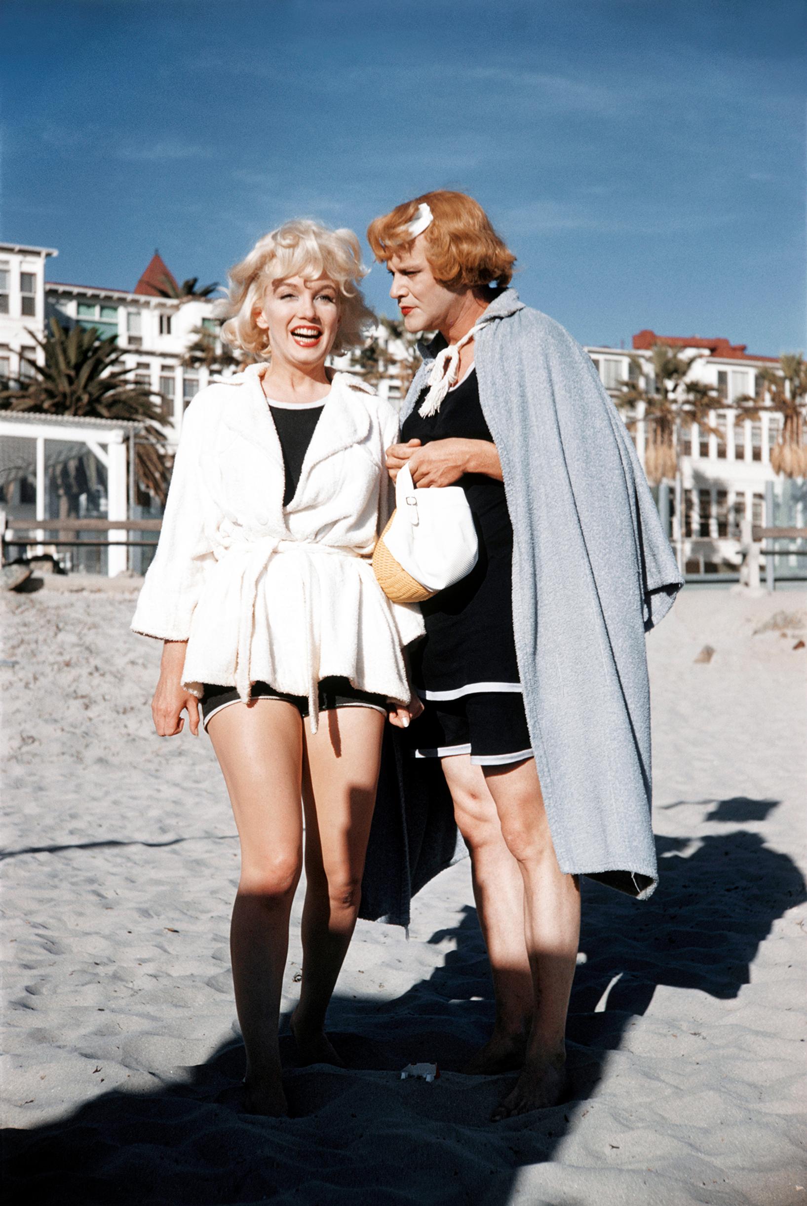 Billy Wilderin ohjaama Piukat paikat kuuluu elokuvahistorian unohtumattomimpiin komedioihin. Siinä Marilynin vastanäyttelijänä toimi muun muassa Jack Lemmon.