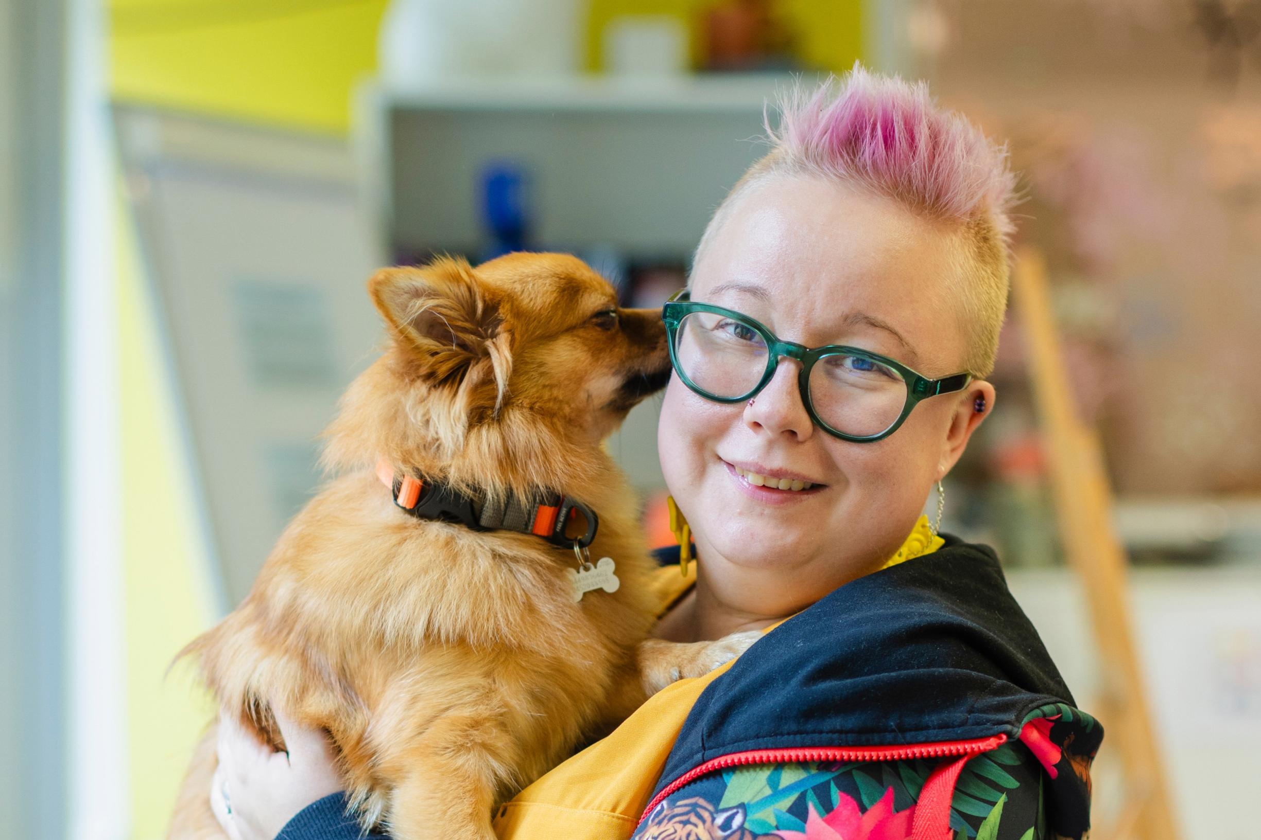 Lauramaaria, 36, kärsi niin kovista endometrioosikivuista, että hänen oli hankittava pyörätuoli: ”Tunsin itseni arvottomaksi”