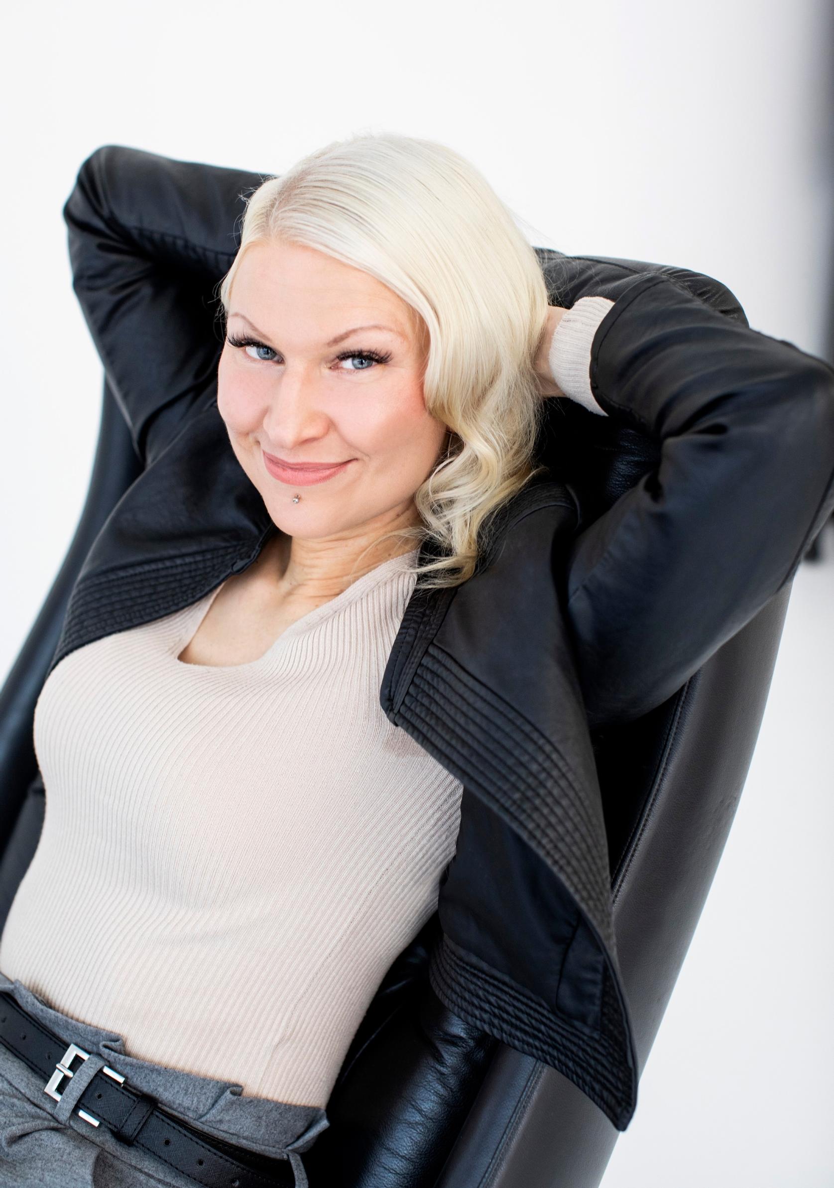 Omasta kehosta löytyy supervoima ja turva, psykologi Hanna Markuksela sanoo: ”Tiedän, että voin missä tahansa tilanteessa muokata oloani hengittämällä”