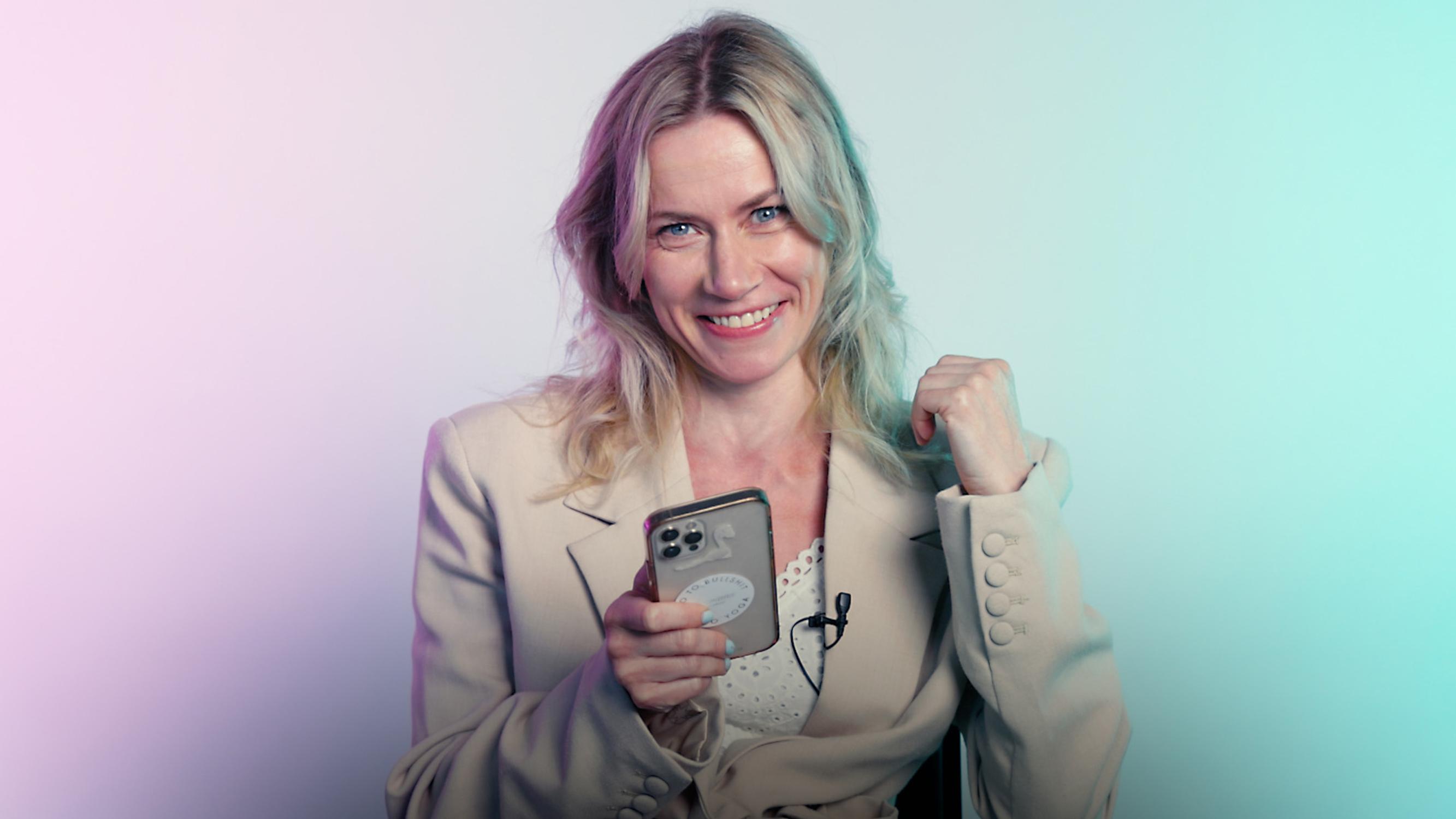 Minka Kuustonen paljastaa, mikä on puhelimessa salaisinta: ”Jos pöllitte mun puhelimen, näihin kannattaa käydä käsiksi”