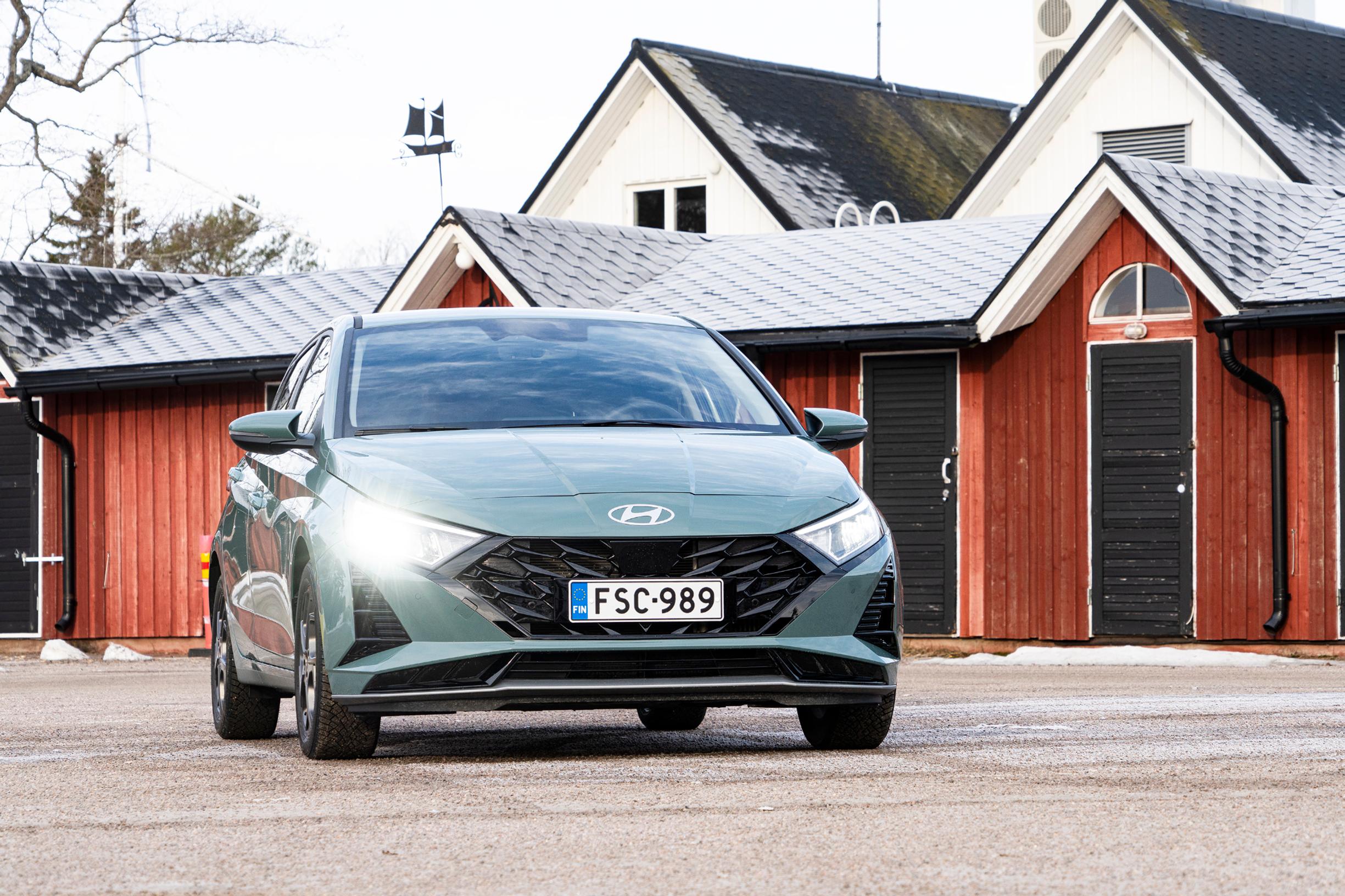 Haaveiletko kompaktista perheautosta? Nyt voit saada uuden käytetyn hinnalla ja pitkällä takuulla!