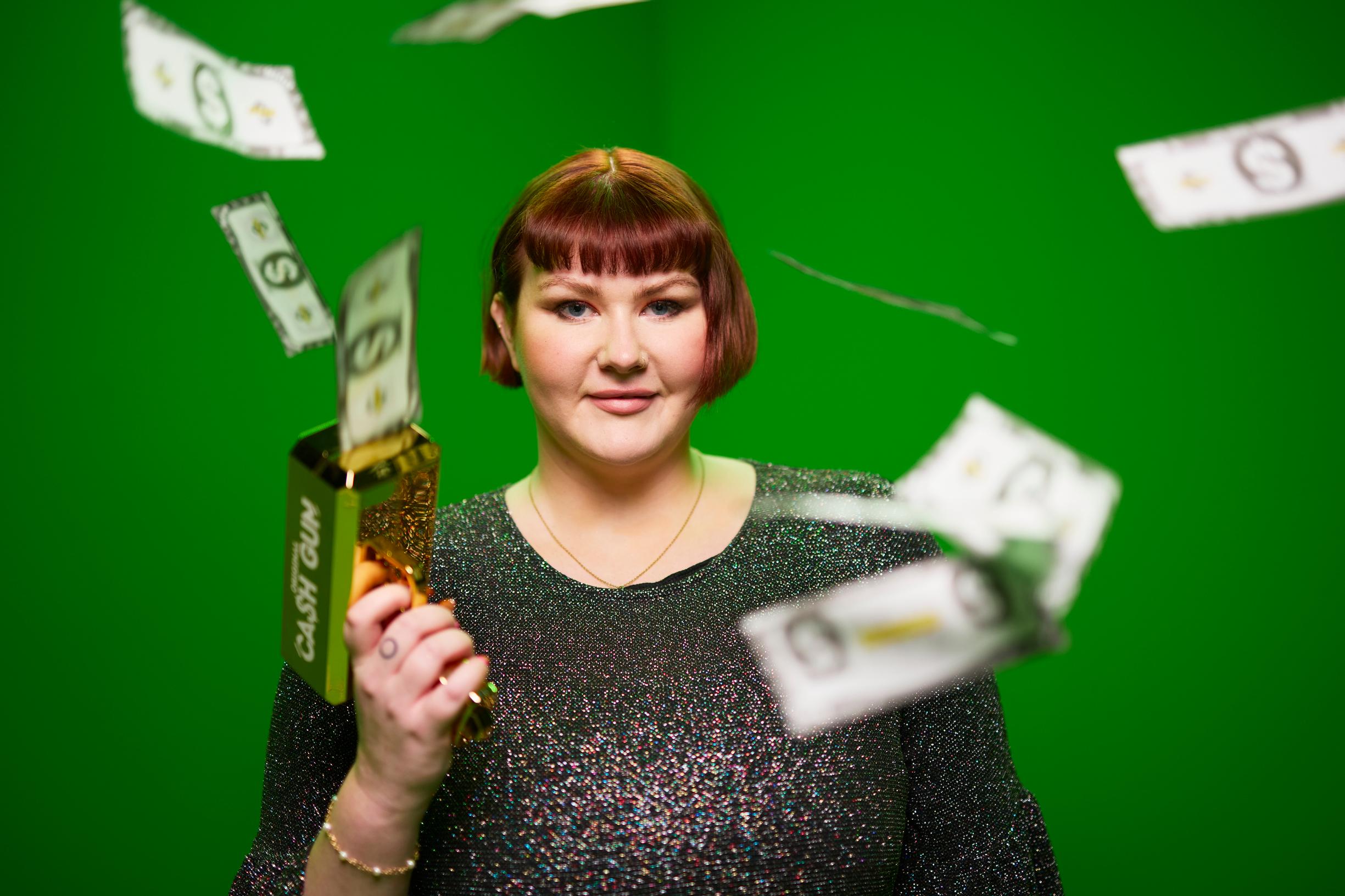 Nyt pannaan talouskäsitykset uusiksi! Talouden myytinmurtaja Anni Marttinen kumoaa videokolumneissaan rahamyyttejä