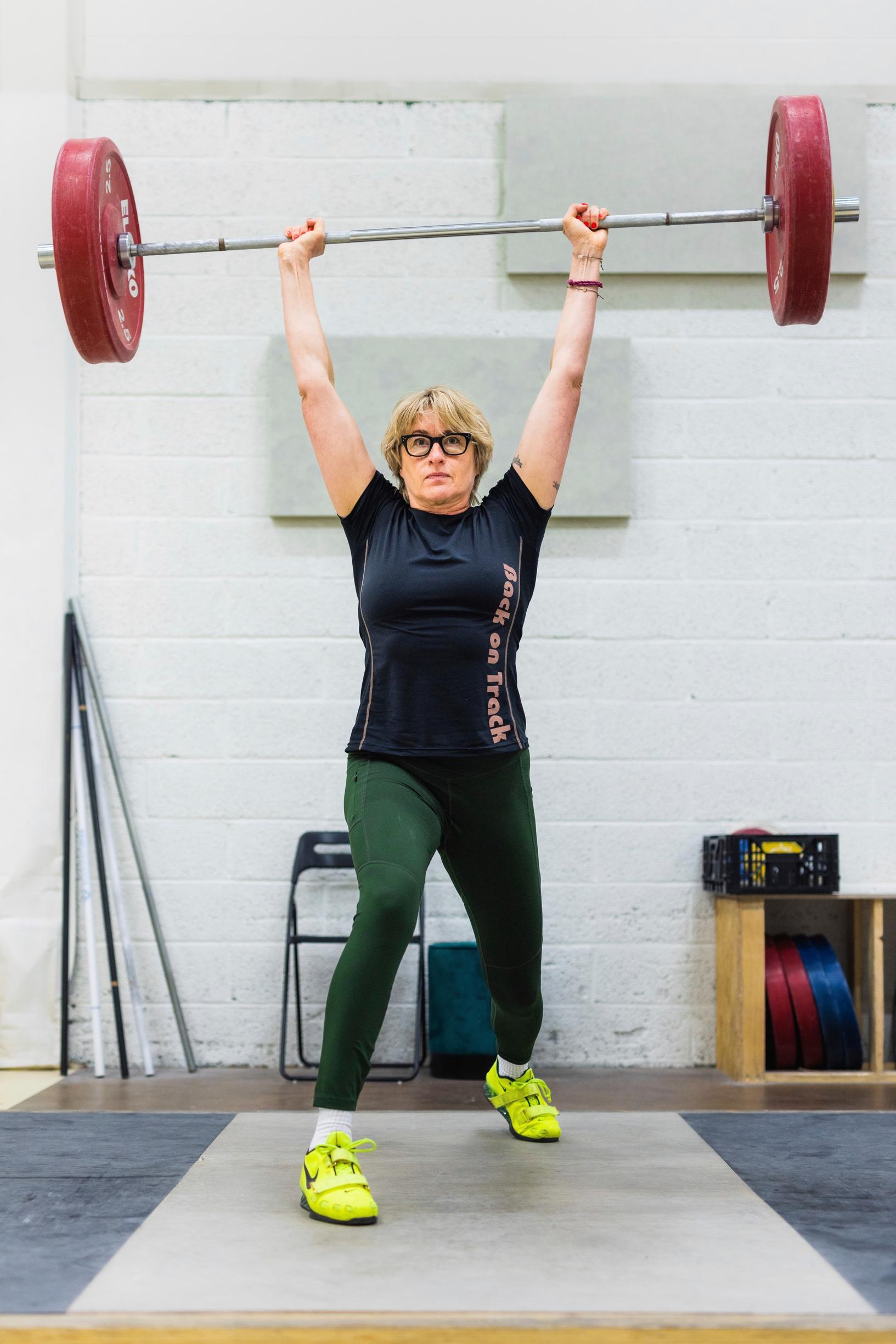 Katja Ståhl tunnustaa olevansa perusluonteeltaan laiska, mutta voimannosto tuo hänelle energiaa: ”Painonnosto on simppeliä mutta vaikeaa”