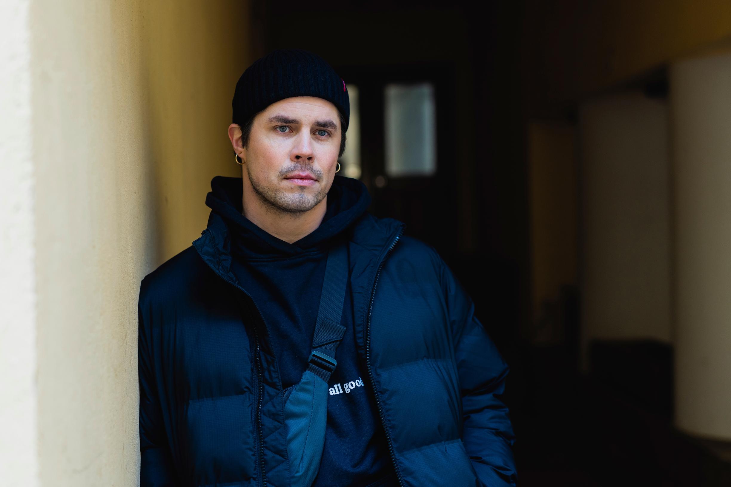 Kun Markku Haussilan keho petti kesken esityksen, lapsuuden vaikeat kokemukset nousivat uudestaan pintaan: ”Kivustani syntyi paljon hyvää”