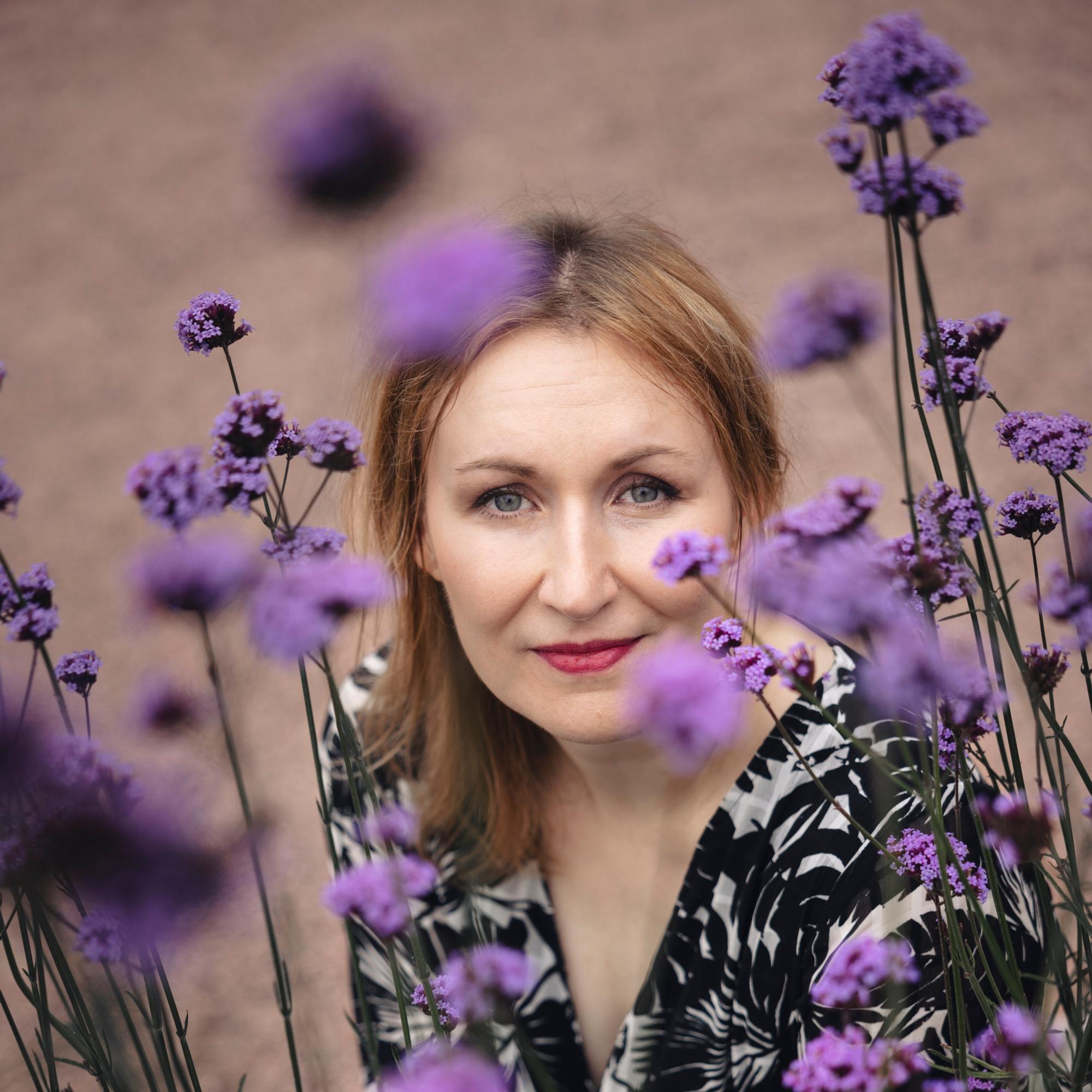 Kirjailija Tiina Raevaara kärsi kuolemanpelosta jo lapsena – nämä keinot ovat auttaneet häntä