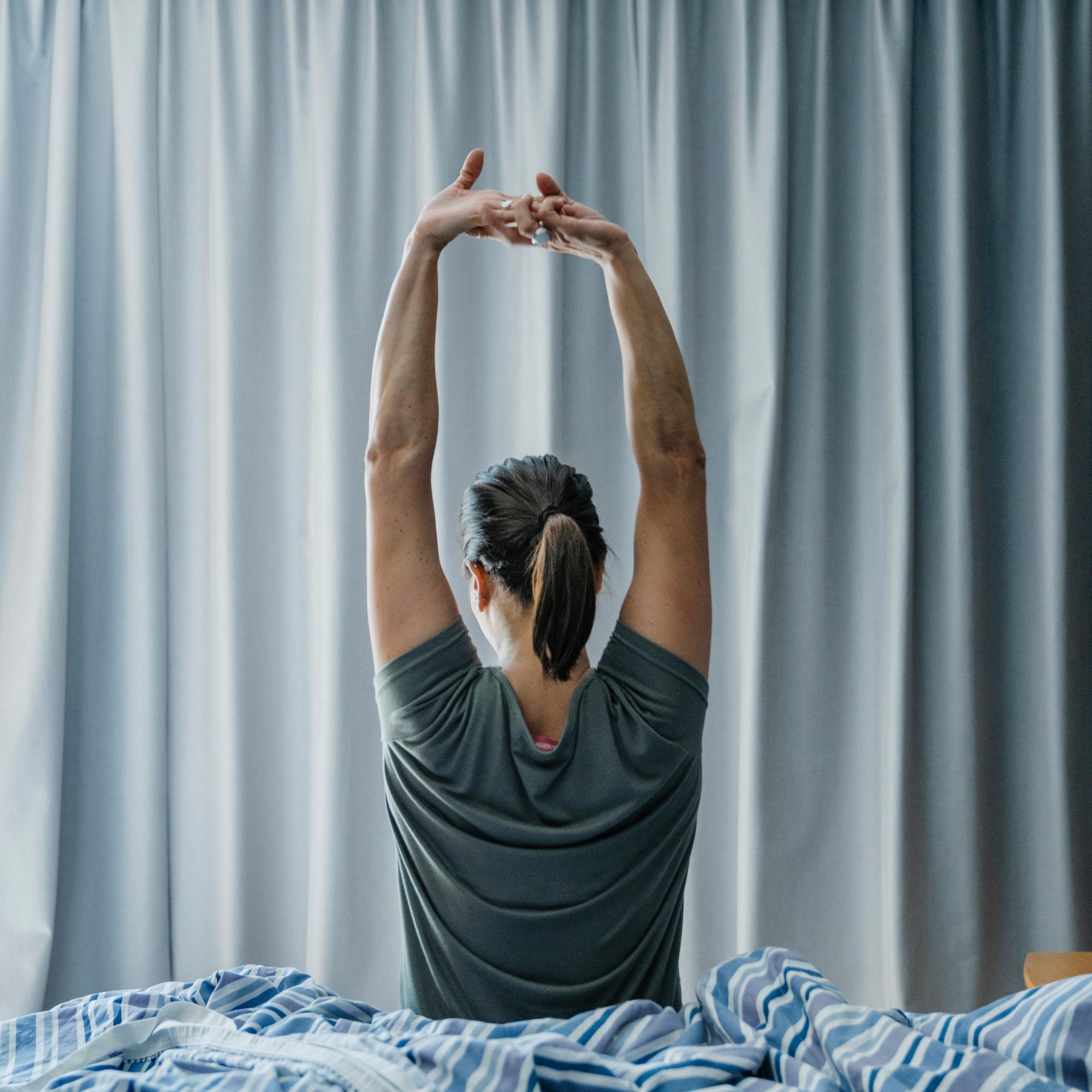 Miksi olkapääkipu iskee juuri keski-iässä? Lääkäri kertoo yllättävän syyn