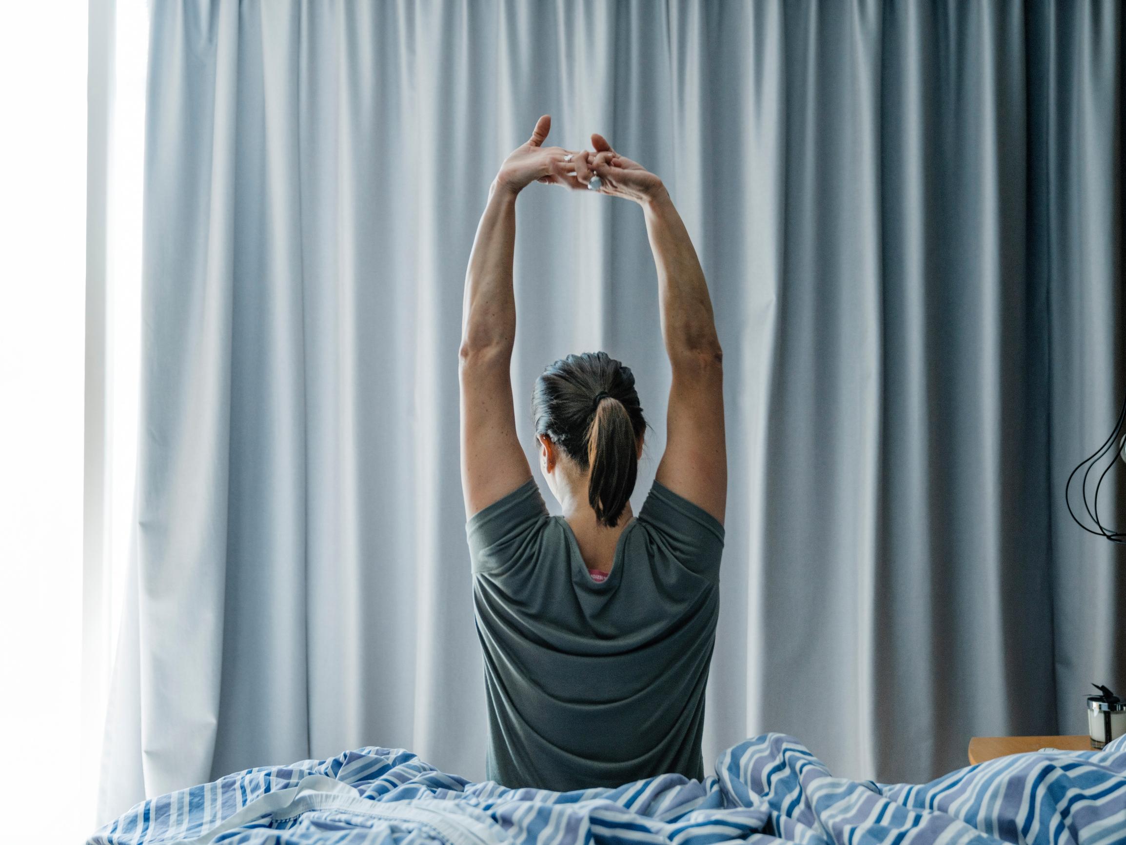 Miksi olkapääkipu iskee juuri keski-iässä? Lääkäri kertoo yllättävän syyn