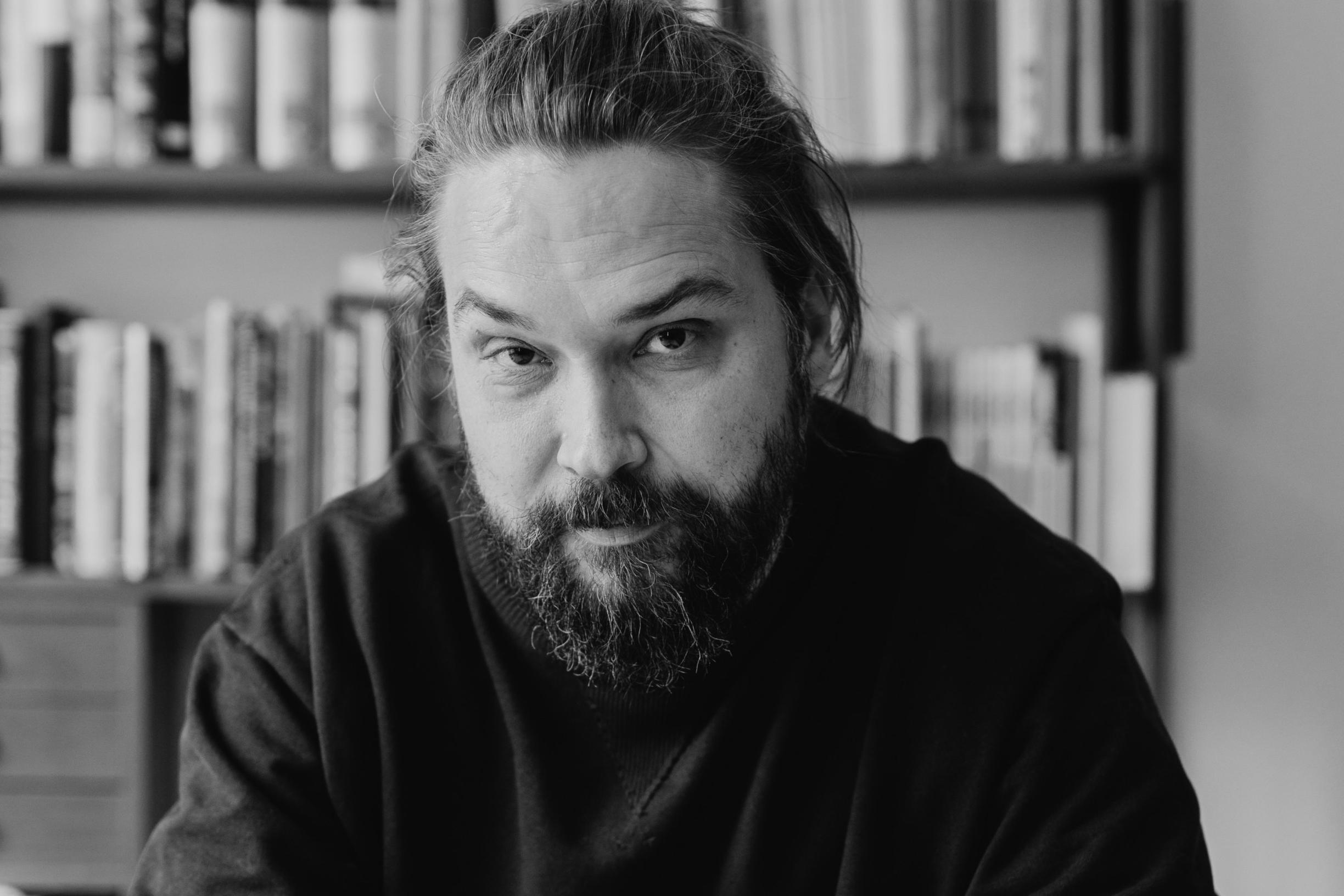 Kirjailija Jukka Viikilä & 20 kysymystä: ”Haluaisin päästää irti kontrollista”