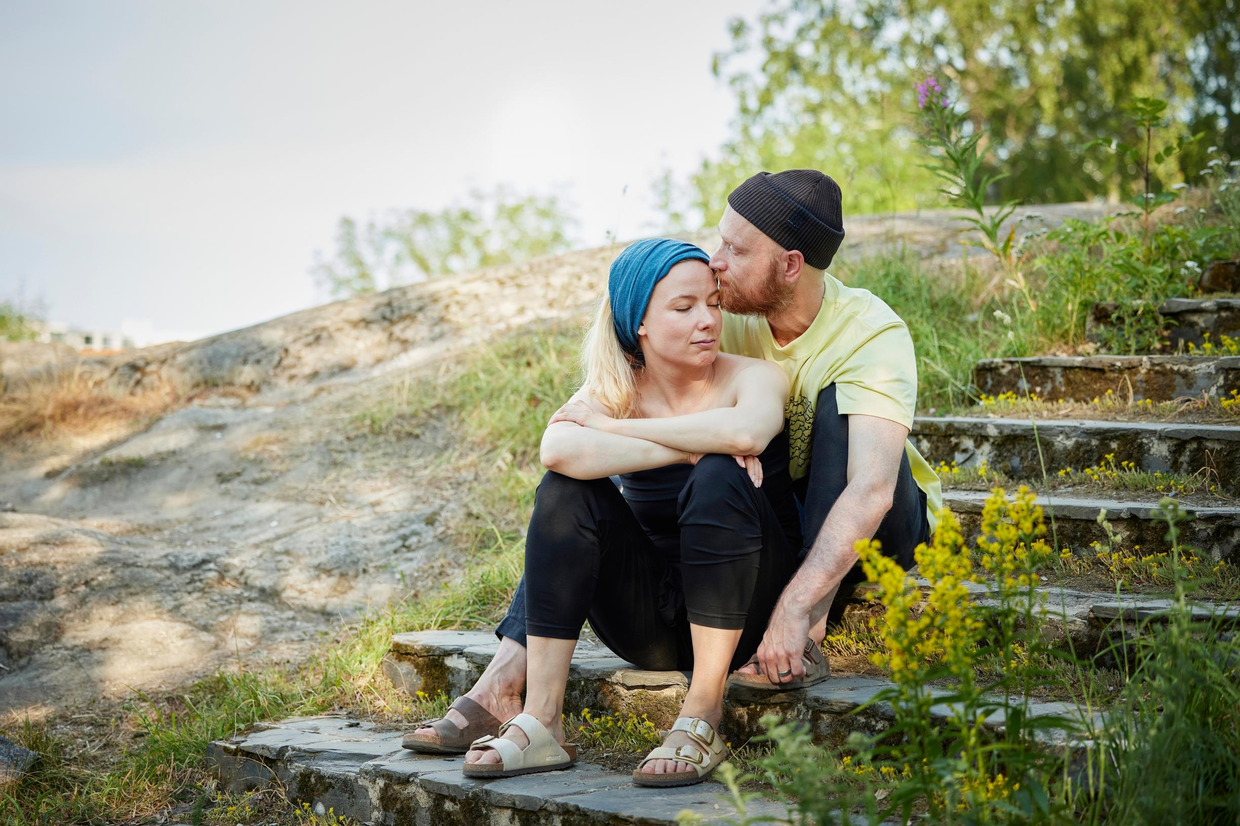 ”Lauri on elämäni rakkaus”, Henna sanoo. ”Vaikka olemme juuri näytelleet seitsemän vuotta yhdessä, olisi ihana jälleen näytellä hänen kanssaan.”