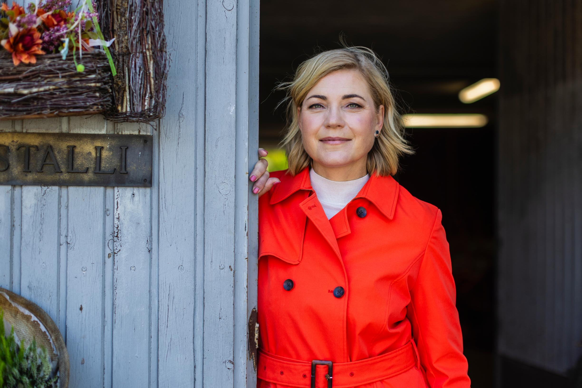 ”Olen lujatahtoinen. Toivon, että olen tullut vuosikymmenten mittaan joustavammaksi”, Henna Virkkunen sanoo.