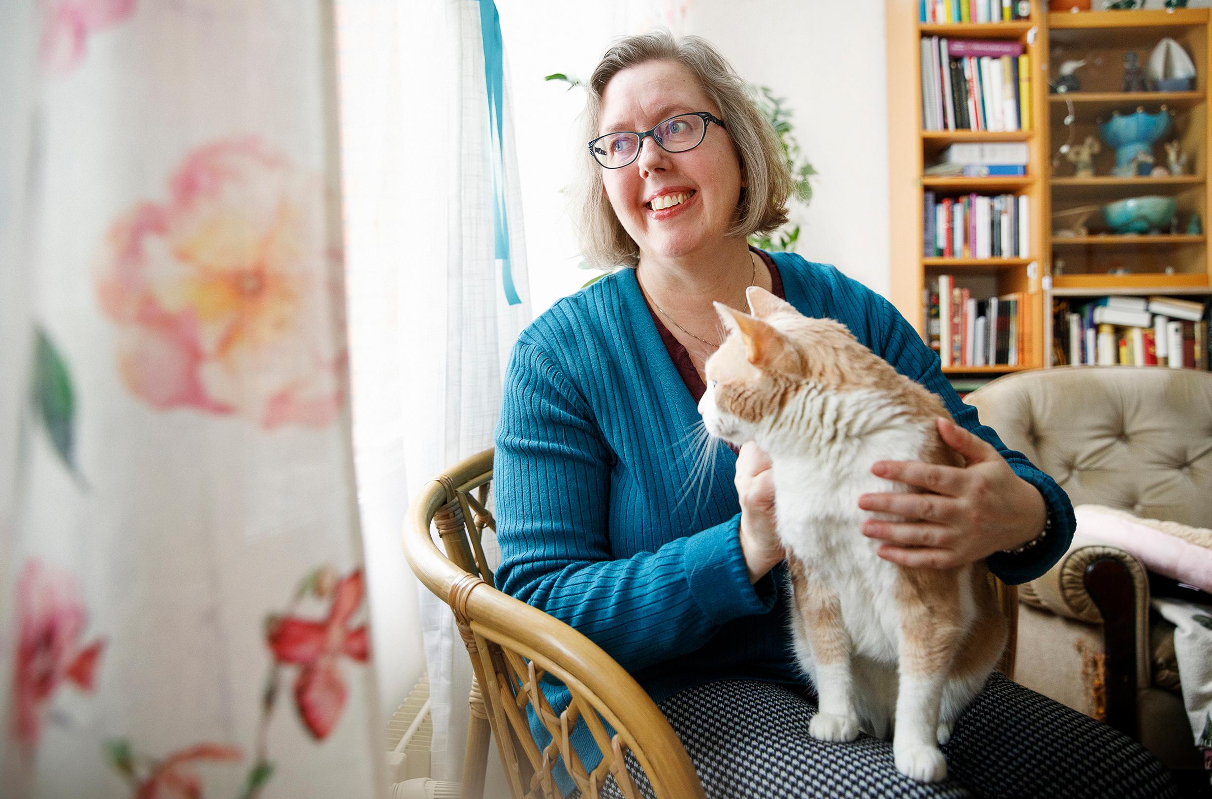 Kiusaaminen vei Ninan puhekyvyn, mutta hän kukisti mutismin luokkajuhlassa: ”Uskallan nykyään tutustua ihmisiin ja saatan puhua pulputtaa liikaakin”