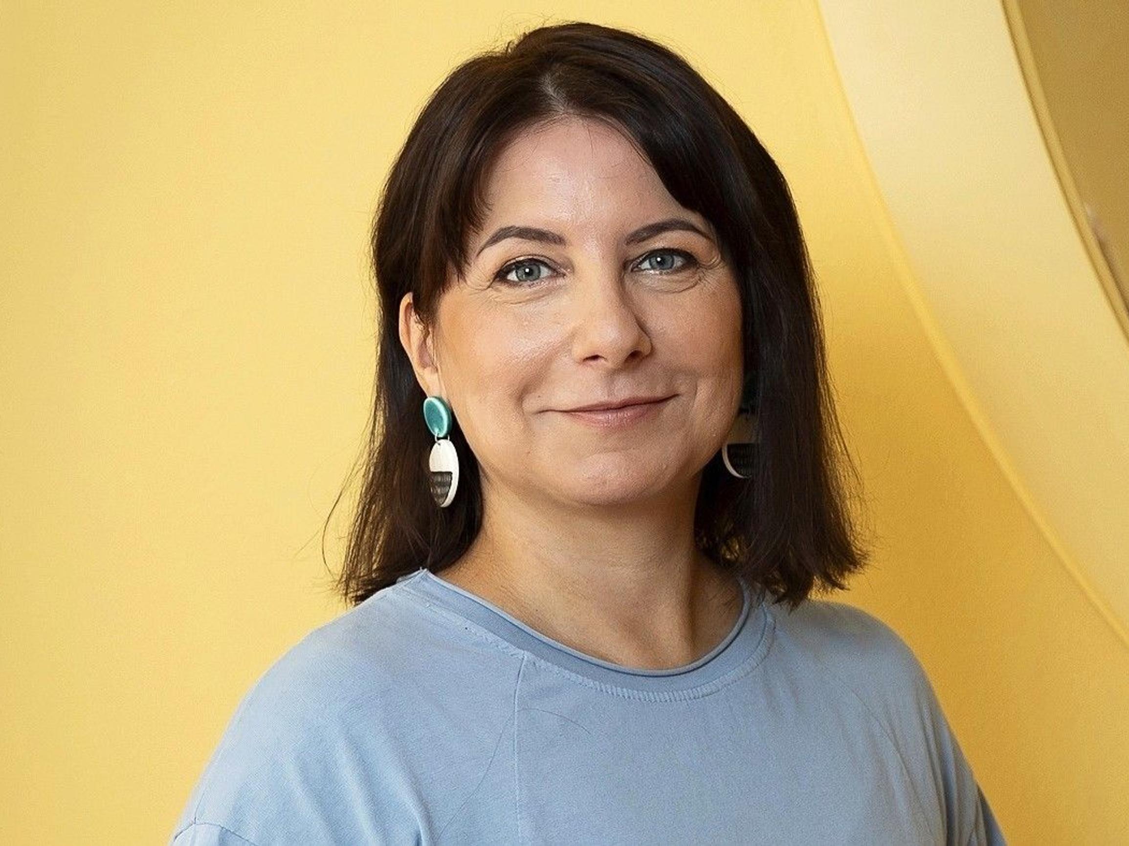 Kirjailija Satu Rasa sai avantouinnista avun kaamosoireisiin: "Ensimmäinen kerta oli keholleni valtava shokki"