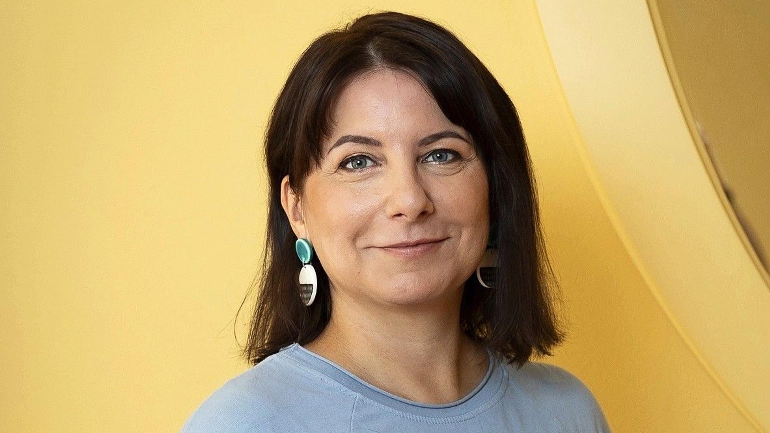 Kirjailija Satu Rasa sai avantouinnista avun kaamosoireisiin: "Ensimmäinen kerta oli keholleni valtava shokki"