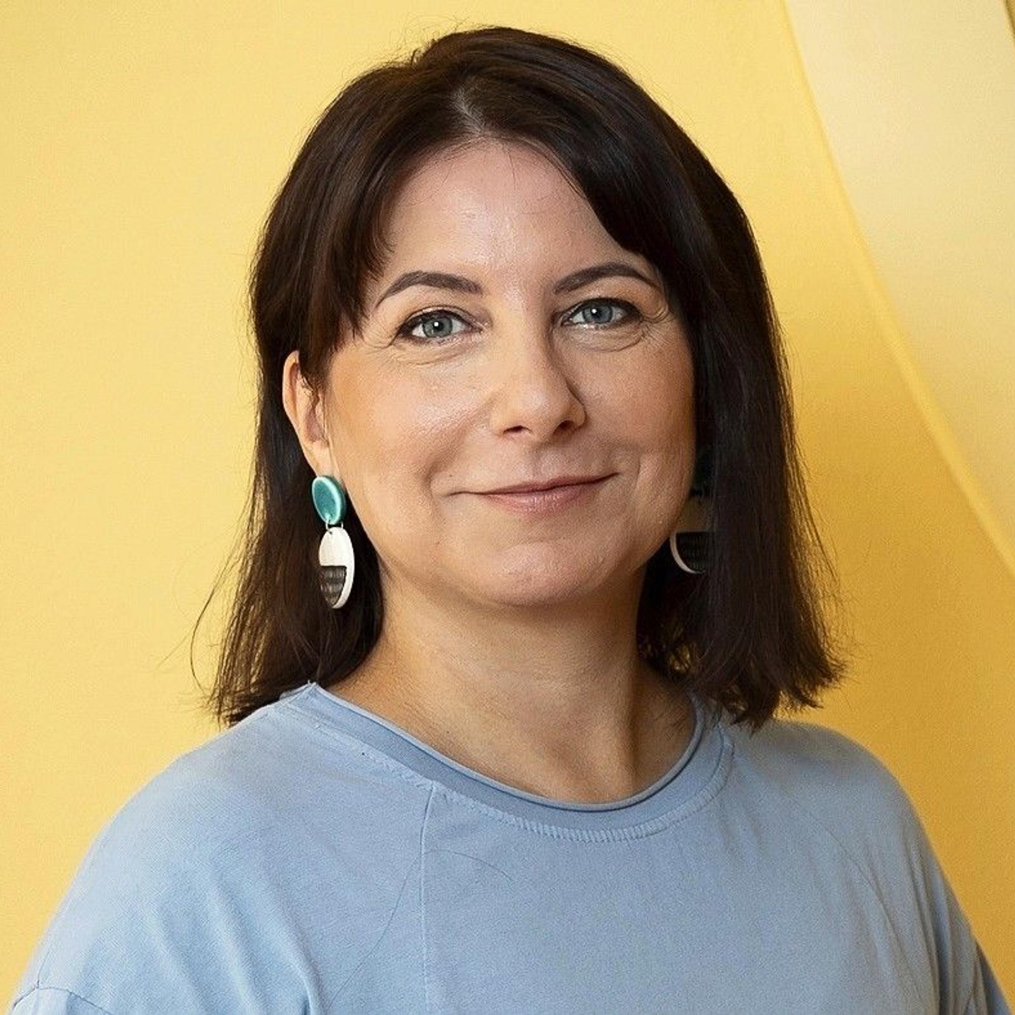 Kirjailija Satu Rasa sai avantouinnista avun kaamosoireisiin: "Ensimmäinen kerta oli keholleni valtava shokki"