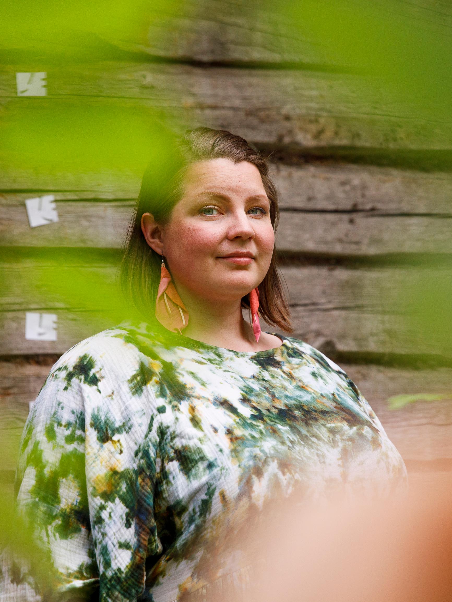 Sari, 33, jätti kaiken ja muutti minimökkiin metsän keskelle:  ”Mietin, olenko tehnyt elämäni virheen”  