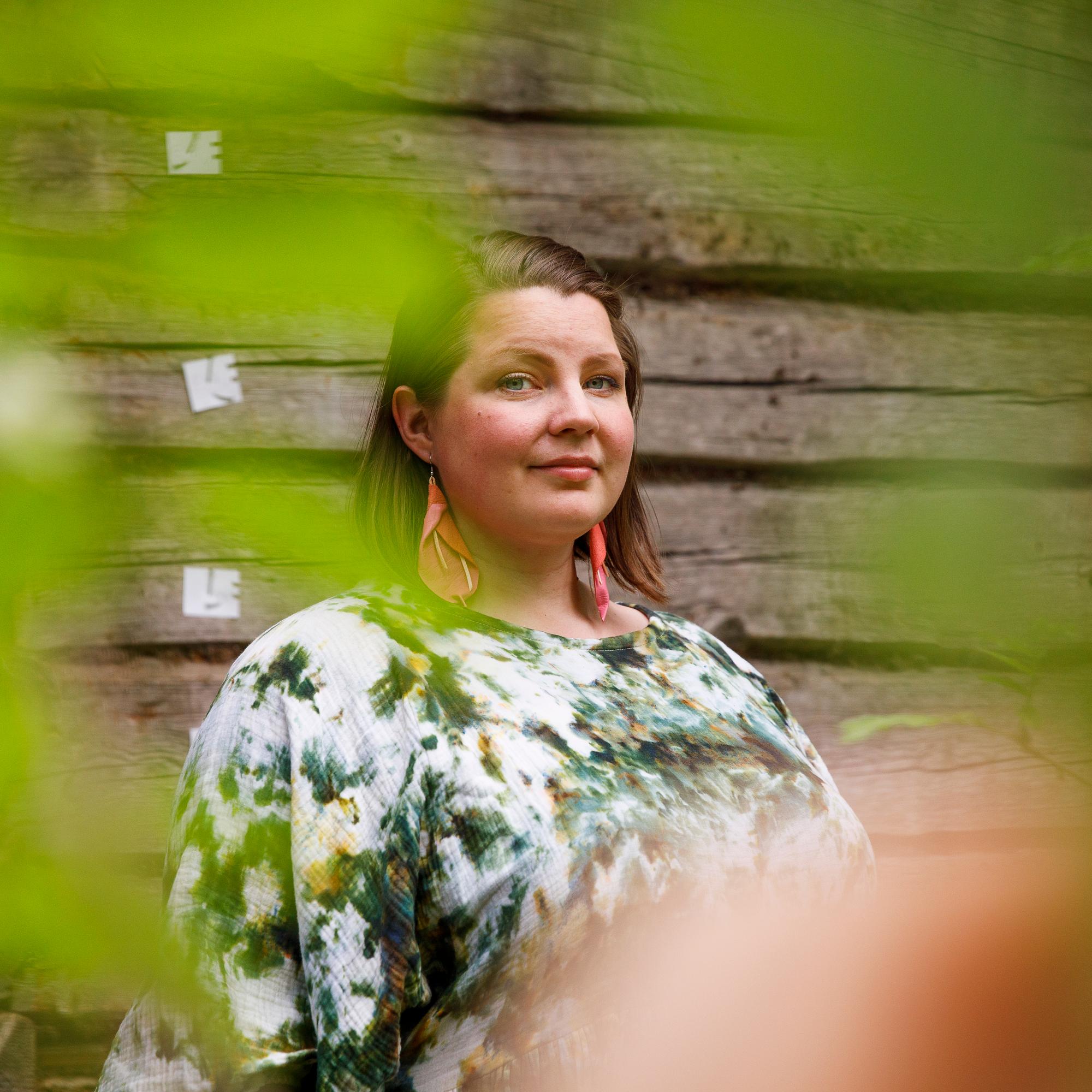 Sari, 33, jätti kaiken ja muutti minimökkiin metsän keskelle:  ”Mietin, olenko tehnyt elämäni virheen”  
