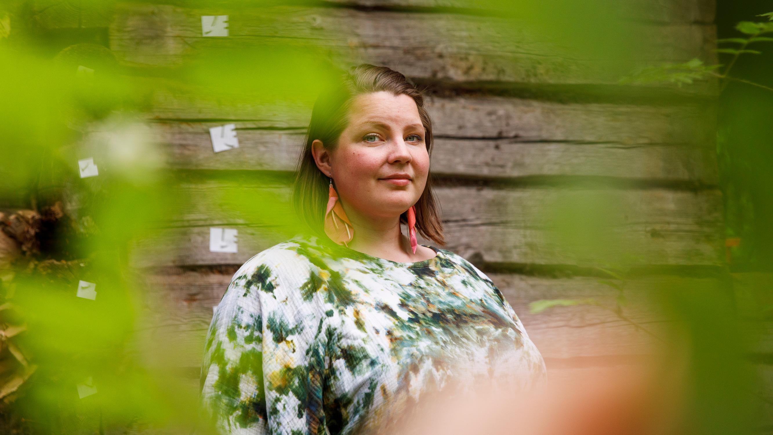 Sari, 33, jätti kaiken ja muutti minimökkiin metsän keskelle:  ”Mietin, olenko tehnyt elämäni virheen”  