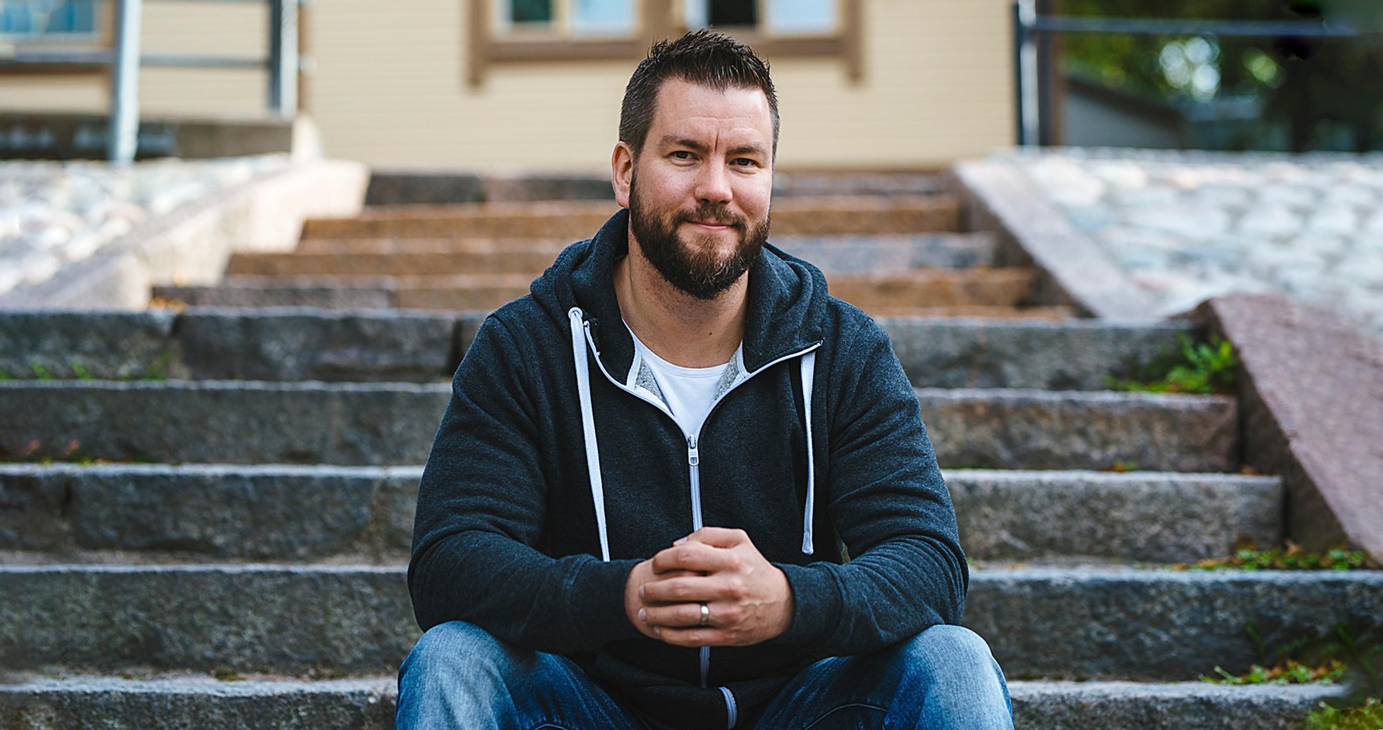 Joni Jaakkola sinnitteli epätyydyttävässä työssä, kunnes ymmärsi tärkeän asian: "Jos työssä ei viihdy, silloin itseltään kannattaa odottaa vähän enemmän"