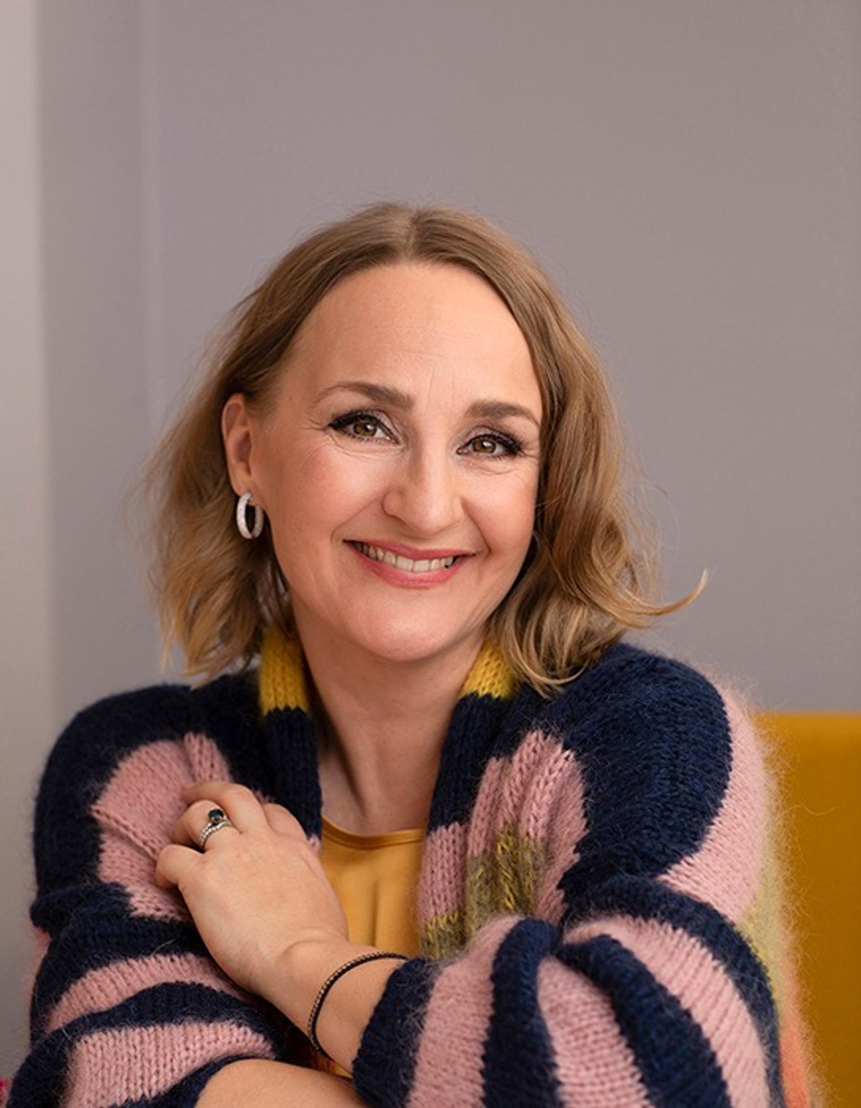 Näyttelijä Sanna Stellan on harjoitellut totuuden puhumista vuosia, eikä enää yritä miellyttää ketään: ”Olen vapaa eroamaan ja aloittamaan suhteen”