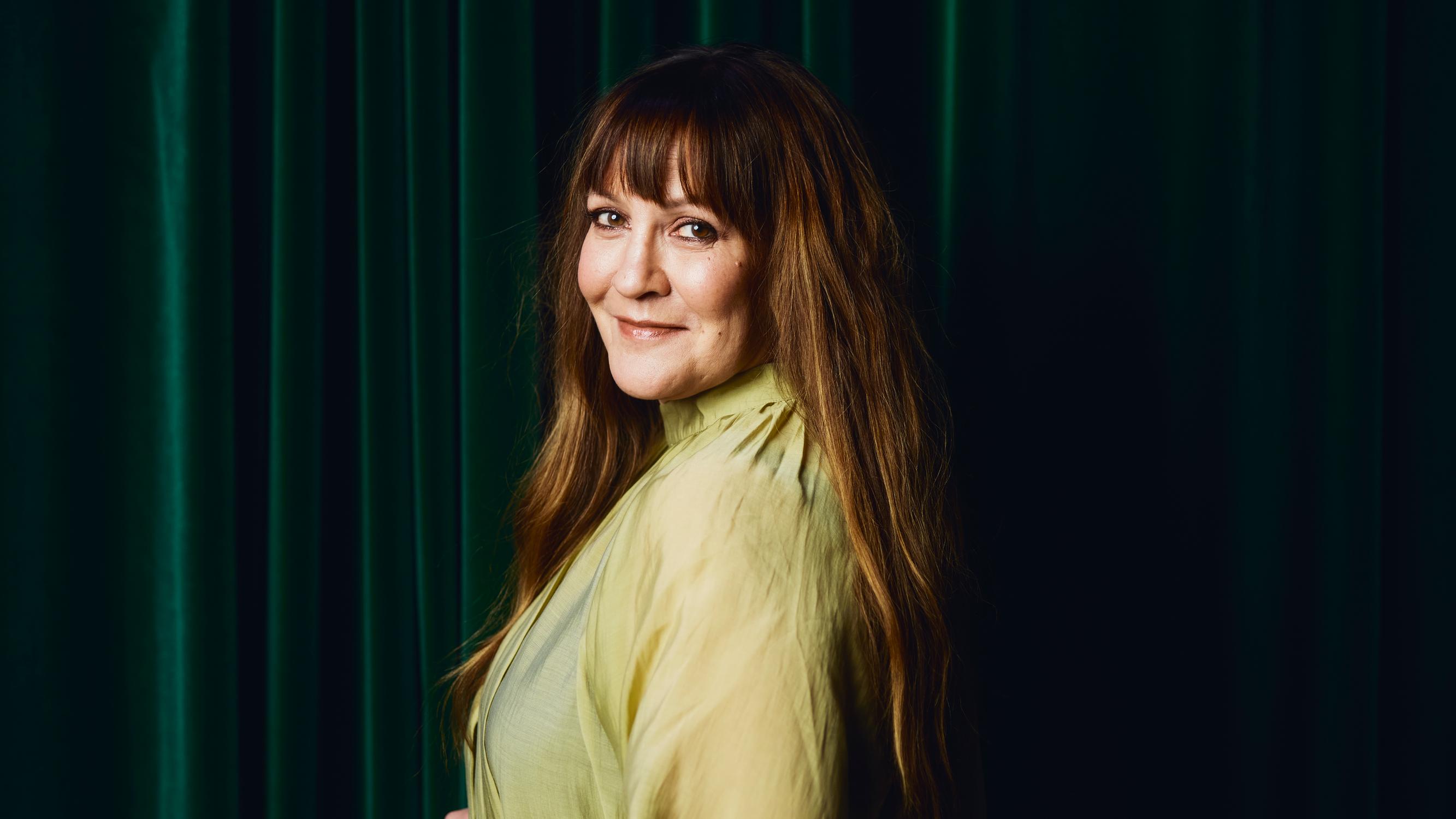 Vuokko Hovatan puoliso Zarkus Poussa menehtyi yllättäen työmatkalla: ”Kuolemasta jäi trauma, jota olen joutunut työstämään”