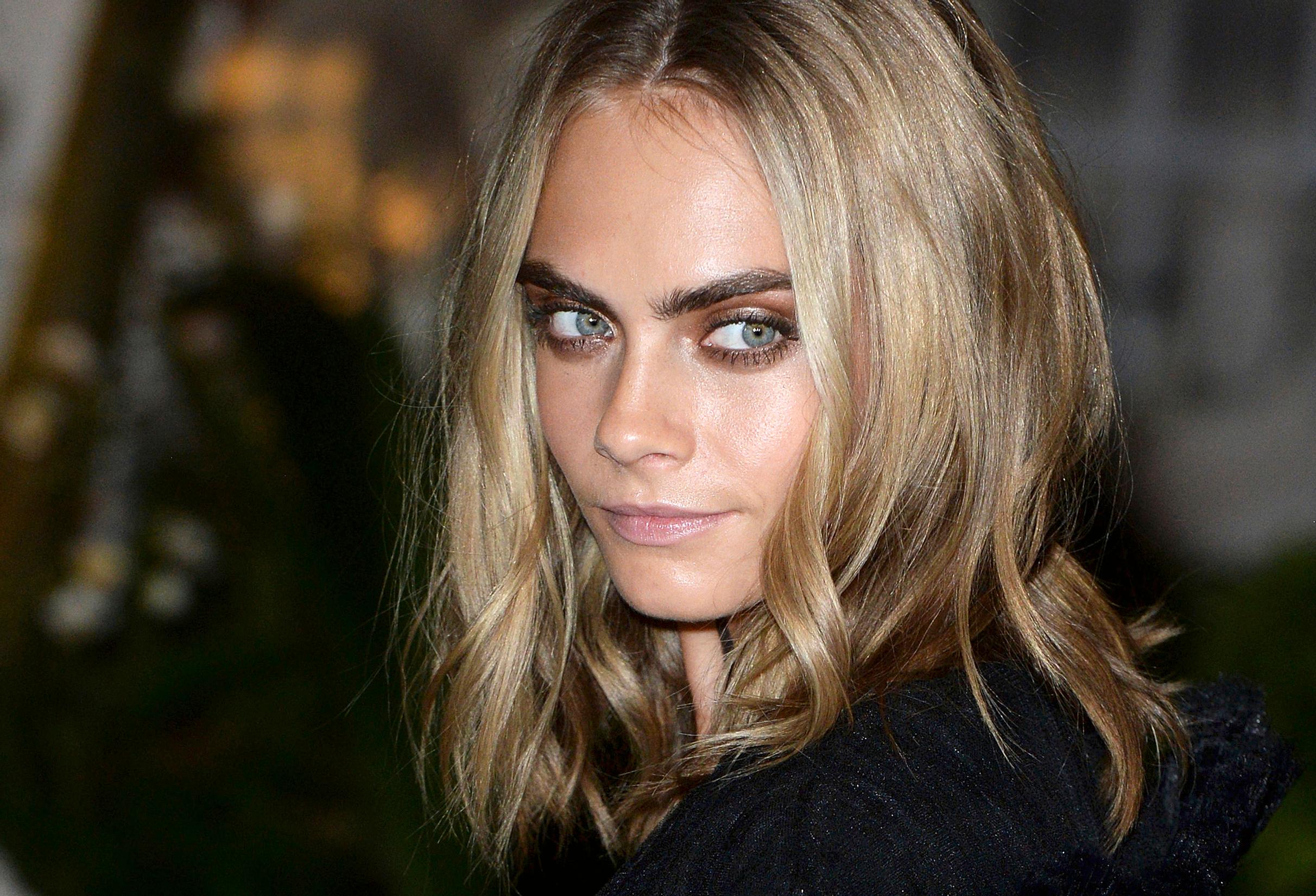 Haaveissa loskankestävät kulmat? Näin värjäät kulmakarvat kotona