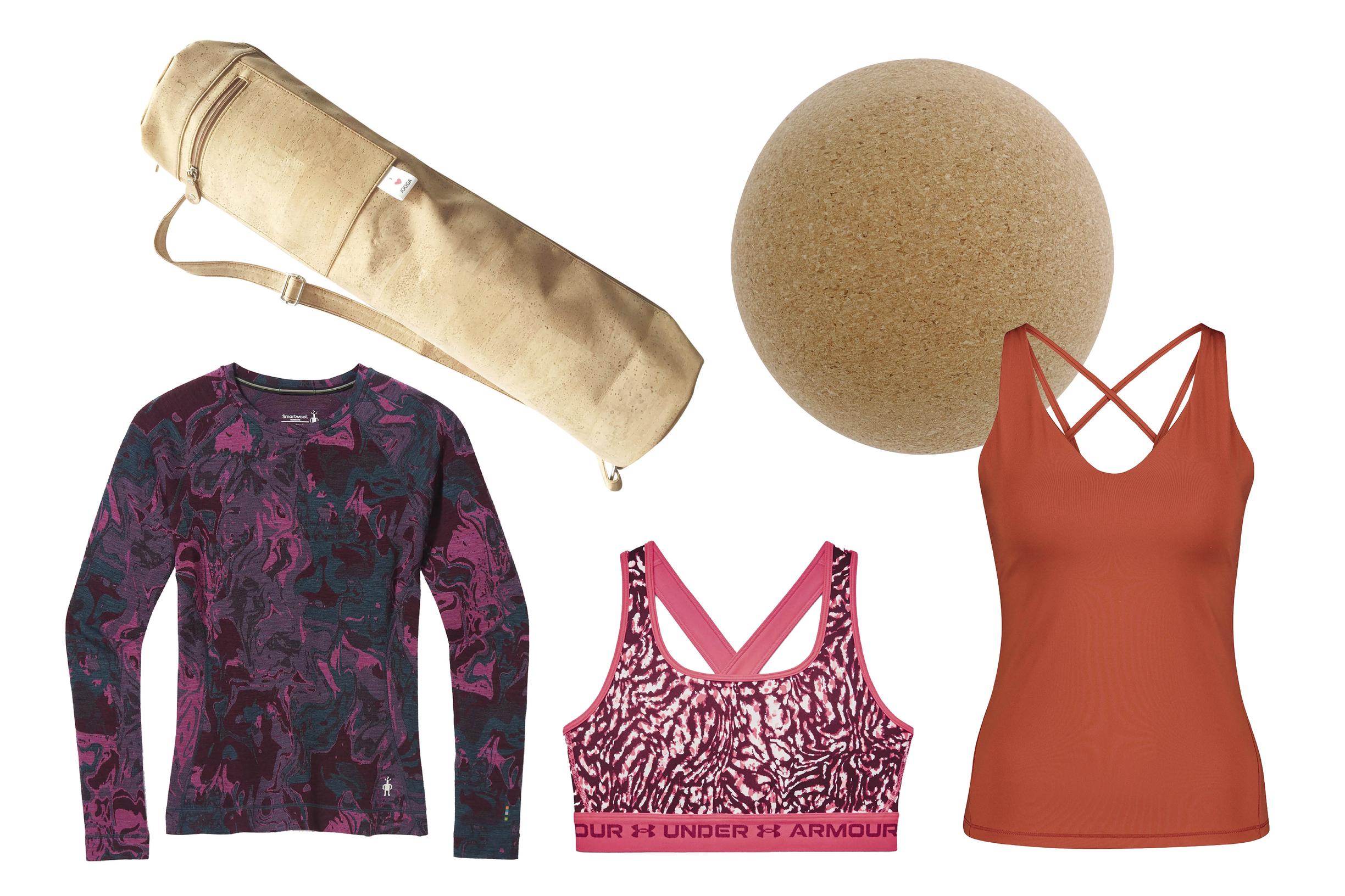 1. Merinovillapaita sopii vilukissalle, joka etsii lämmintä ja hengittävää jooga-asua. Tasosaumatikkaukset eivät hankaa. Smartwool Classic Thermal Base Layer 109,95 e, Stockmann. 2. Joogamattokassi pääsee mukaan tunnilta toimistoon ja kuljettaa myös viltin sekä pikkutavarat. Kassi on valmistettu luonnonkorkista. Love Jooga 95 e, Temppelinemanta.fi. 3. Urheiluliiveissä on kaksinkertainen kangas ja pehmeä kuminauha. Under Armour Mid Crossback Printed Sports Bra 58 e. 4. Tyylikäs ja napakka hierontapallo auttaa lihasjumeissa ja on myös osa sisustusta. Miny 5,99 e, Tokmanni. 5. Joogatopin ristikko-olkaimet eivät lipsu kesken harjoituksen. Jos innostut kokeilemaan vaativia asanoita, kosteutta siirtävä ominaisuus pitää topin kuivana. Materiaali on kierrätettyä polyesteriä ja elastaania. SOC W Breathe Singlet 29,99 e, Stadium.