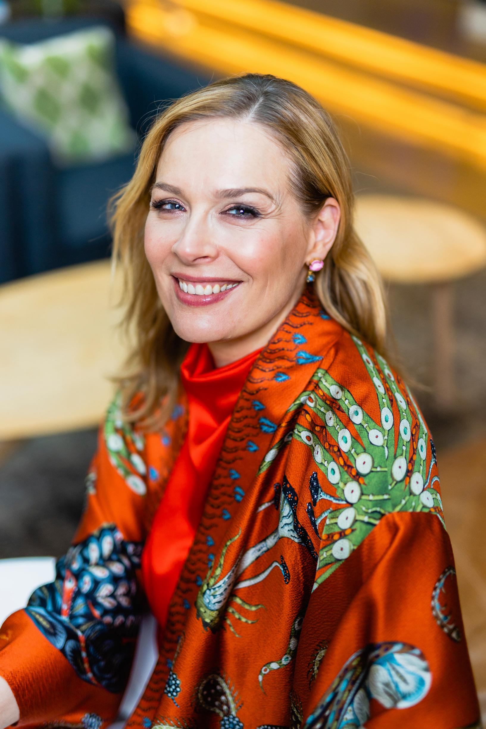 Uutisankkuri Piia Pasanen on oppinut, että kaikki voi muuttua hetkessä: ”Äidin asenne kuoleman edessä antoi voimaa ja auttoi kestämään surun”