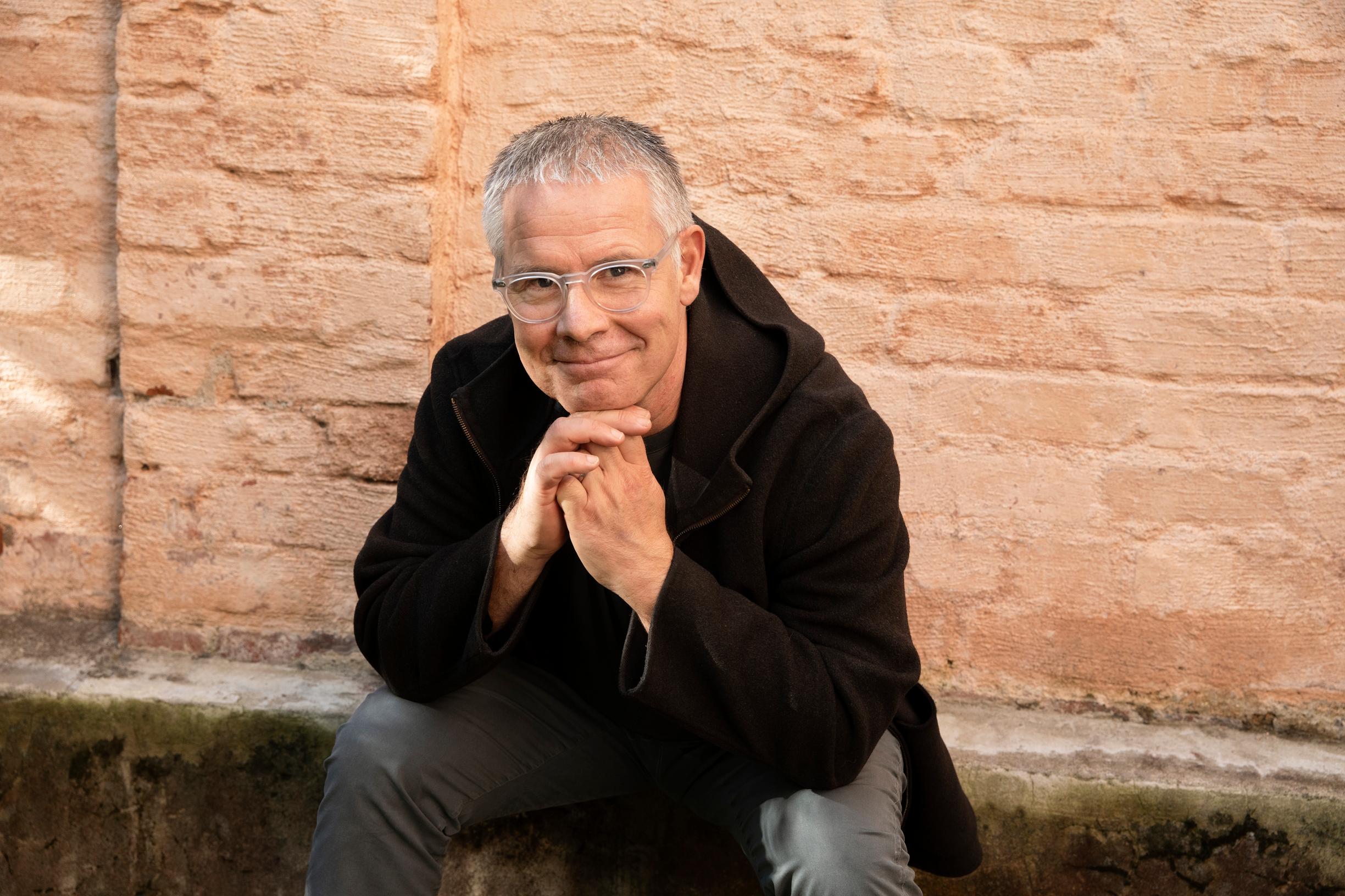 Vähempikin ajattelu riittää, oivalsi Saku Tuominen ja lopetti ahnehtimasta elämyksiä – onni löytyy nyt yllättävän yksinkertaisista asioista