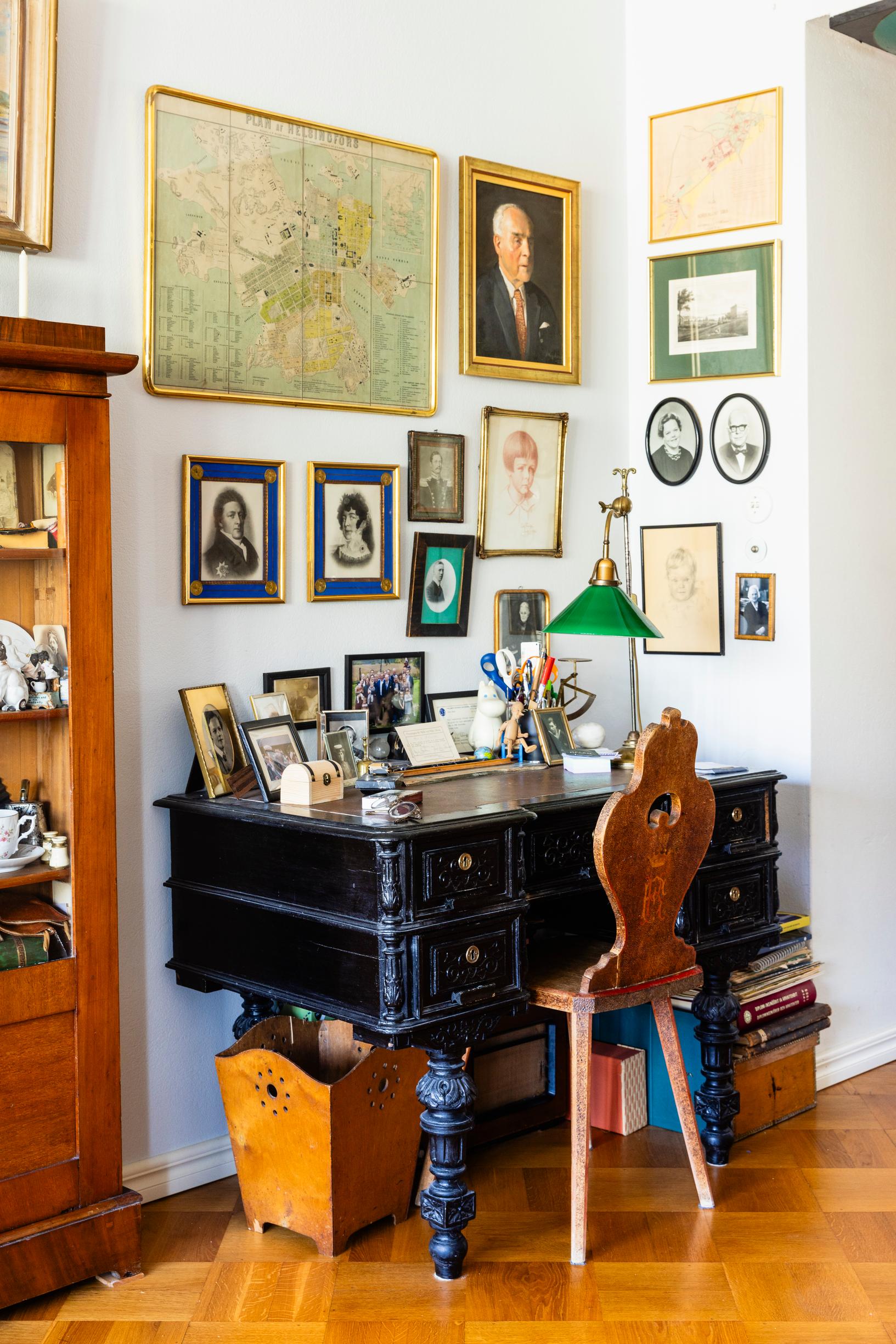 Työnurkkauksen rakkaimmat muotokuvat ovat Rikon isästä. Alemmassa isä on lapsena, ylemmässä 90 vuotta vanhempana.