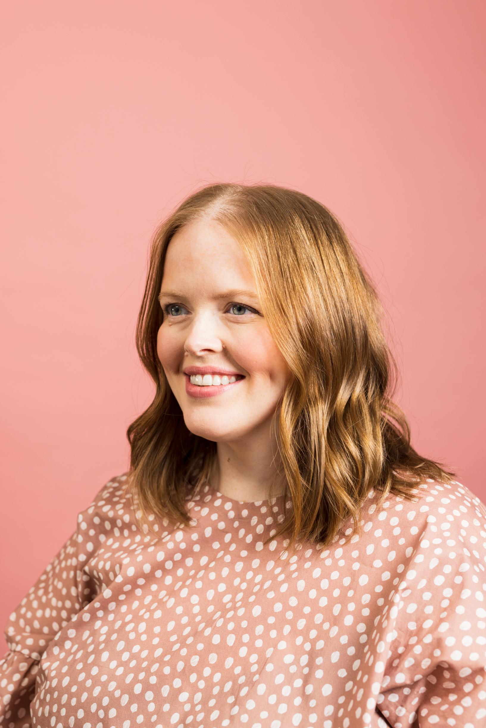 Pitkän polkan tuuhennus – näin teet helpot laineet suoristusraudalla