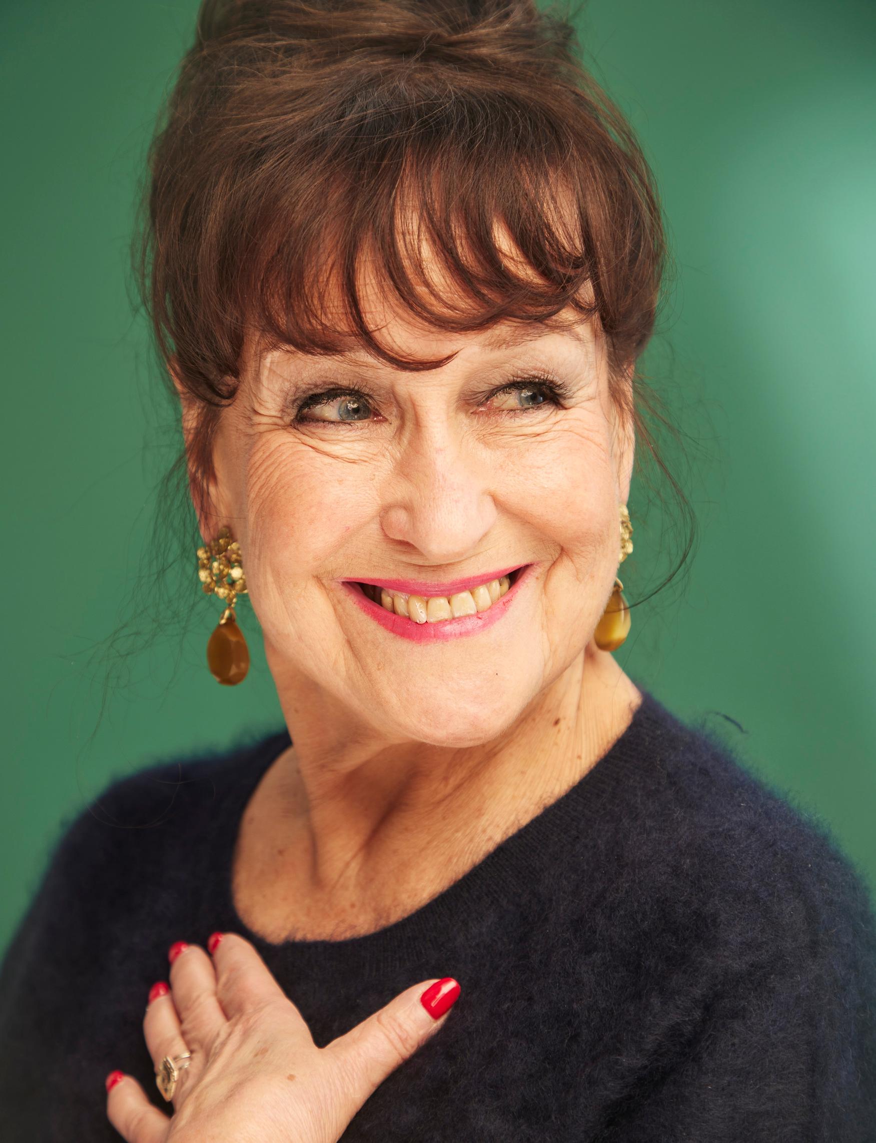 ”En tunne ketään vanhaa, joka nukkuisi hyvin. Itse olen huolestuvaa ja huolehtivaa tyyppiä, joten opettelen rauhoittamaan itseäni”, Sinikka Sokka kertoo.