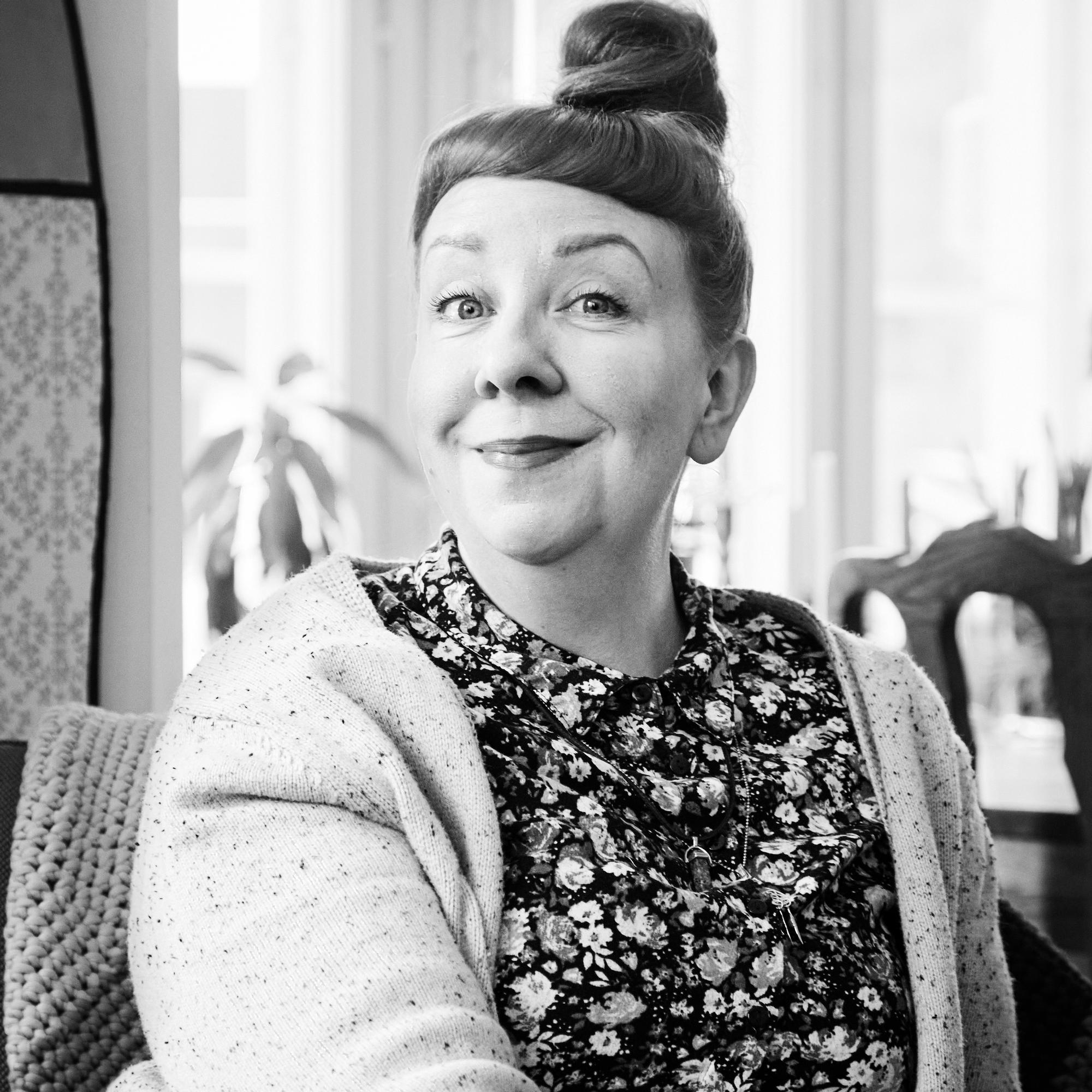 Kun Jenni Kokander saattohoiti isoäitiään, eräs kirja auttoi häntä: ”Se on vapauttanut kuoleman pelosta”