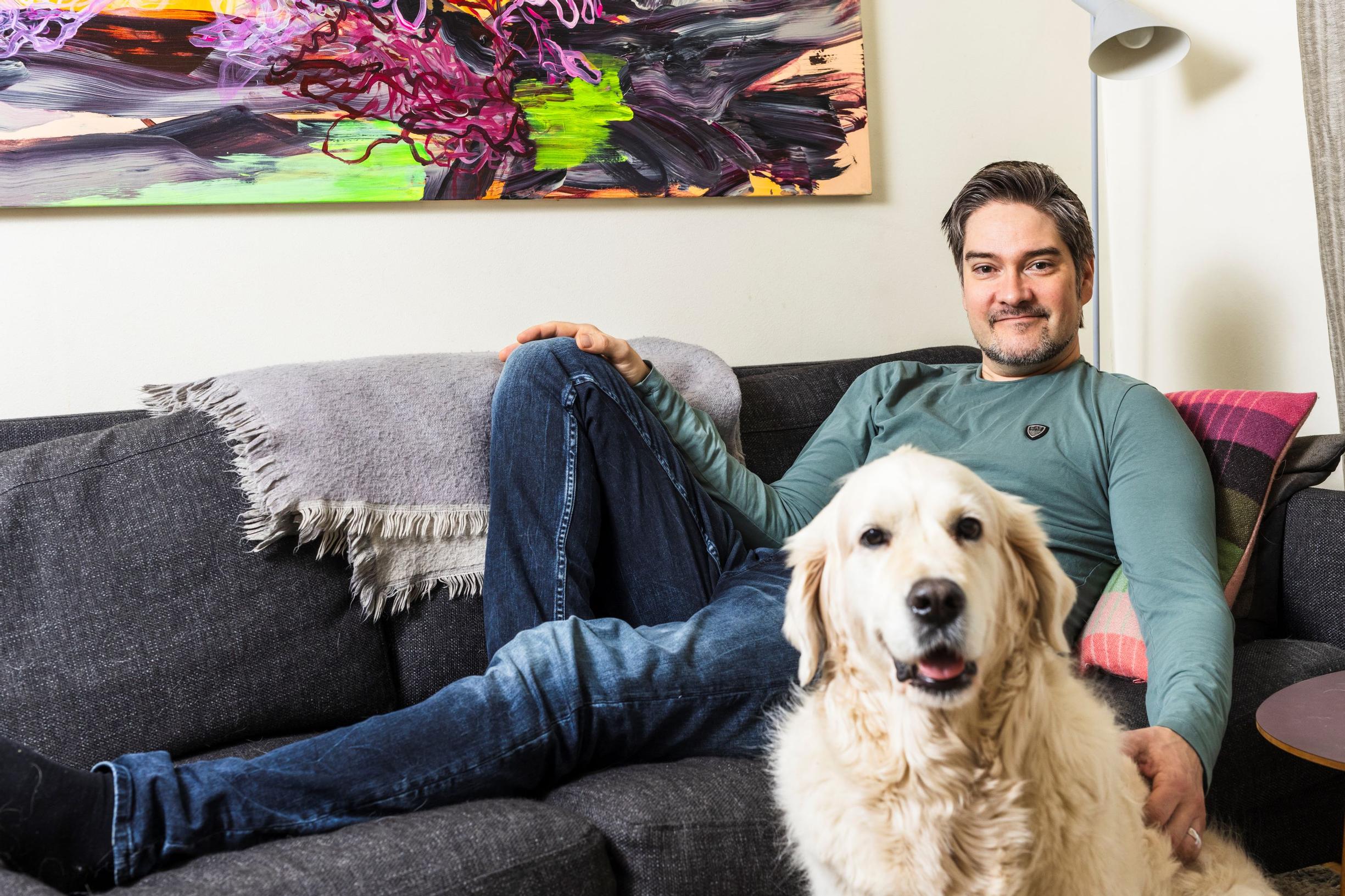 Kultainennoutaja Selja on sometähti, kujeileva herkkusuu ja isäntänsä Henri Alénin terapeutti: ”Seljan antama rakkaus on ihanaa”