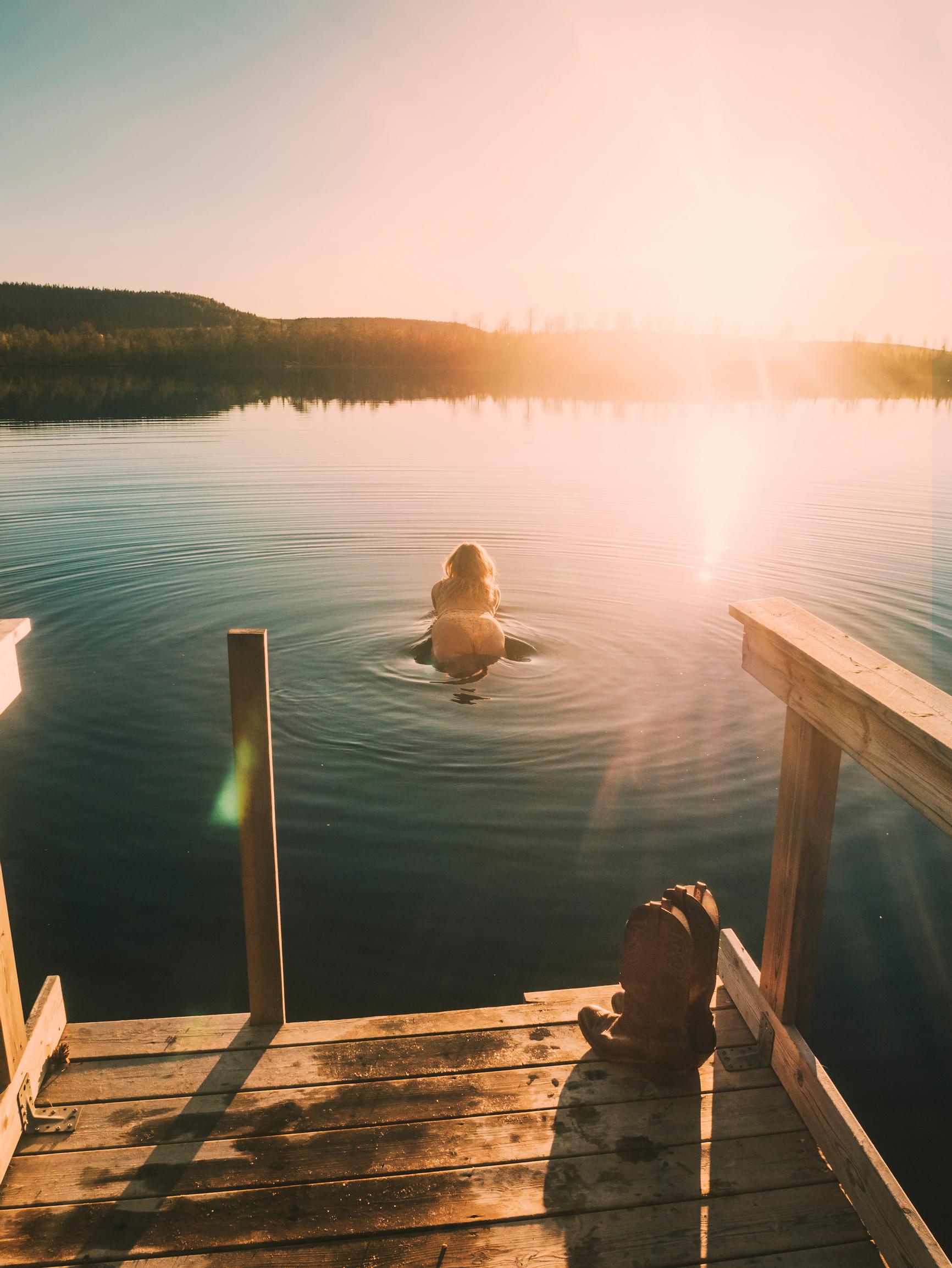 Luonto hoivaa ja auttaa, myös sadesäällä! Katso listasta, mitkä asiat Suomen kesässä tekevät sinulle hyvää