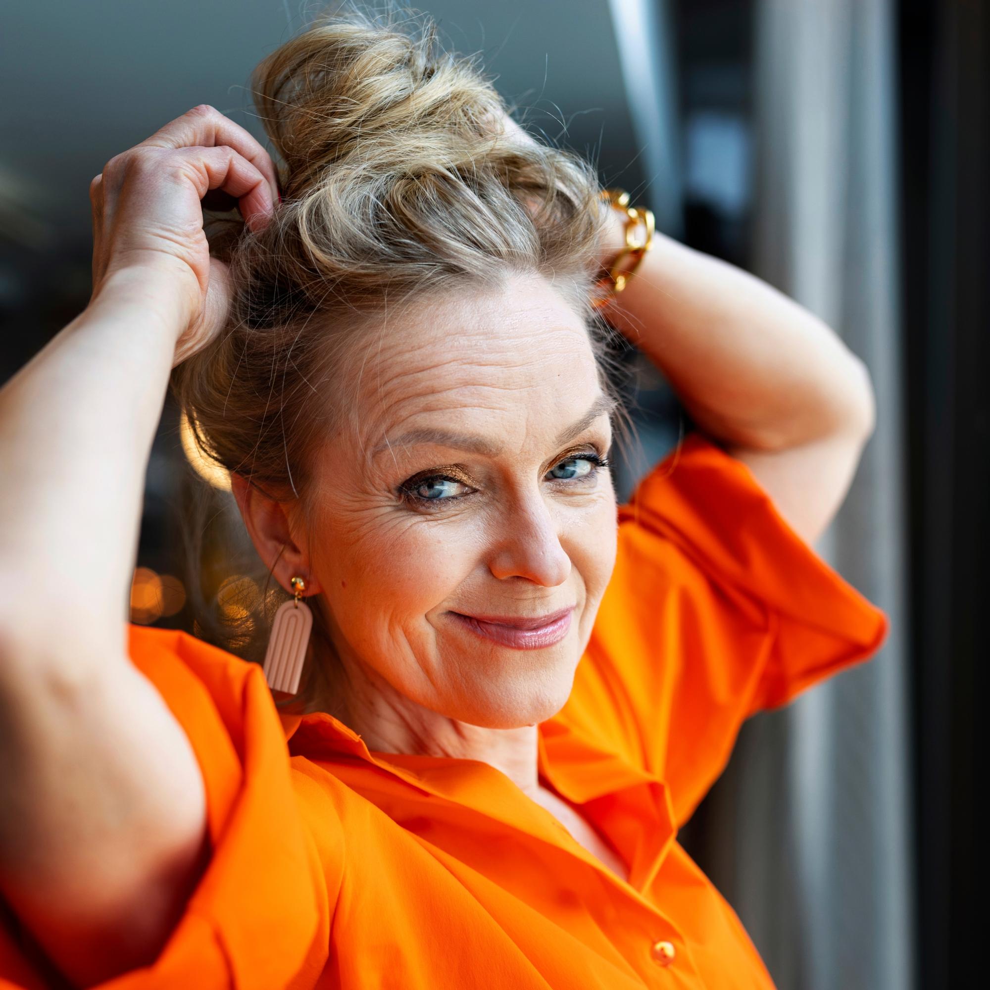 Anu Sinisalo huumaantui Miitta Sorvalin hajuvedestä: ”Saatan herätä nuuhkimaan sitä öisin”