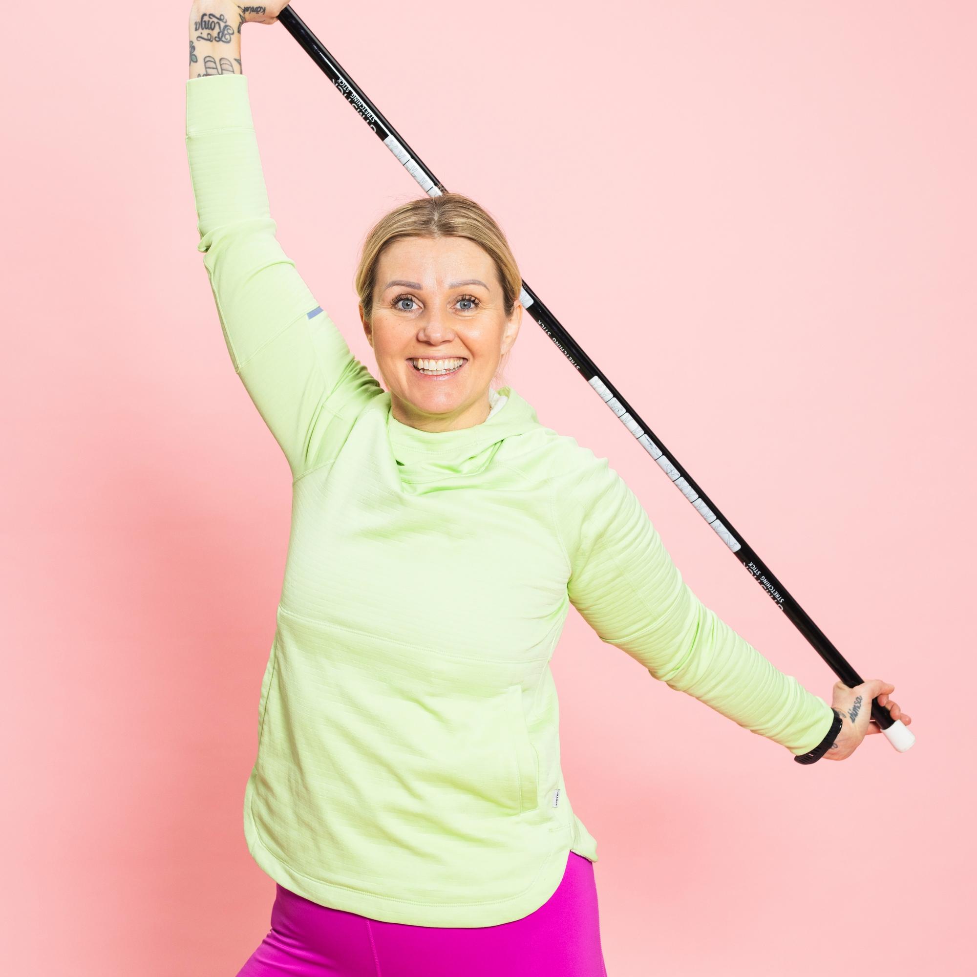 Helppo keppijumppa avaa kireydet ja parantaa ryhtiä – tee nämä 5 liikettä vaikka kesken pihahommien!