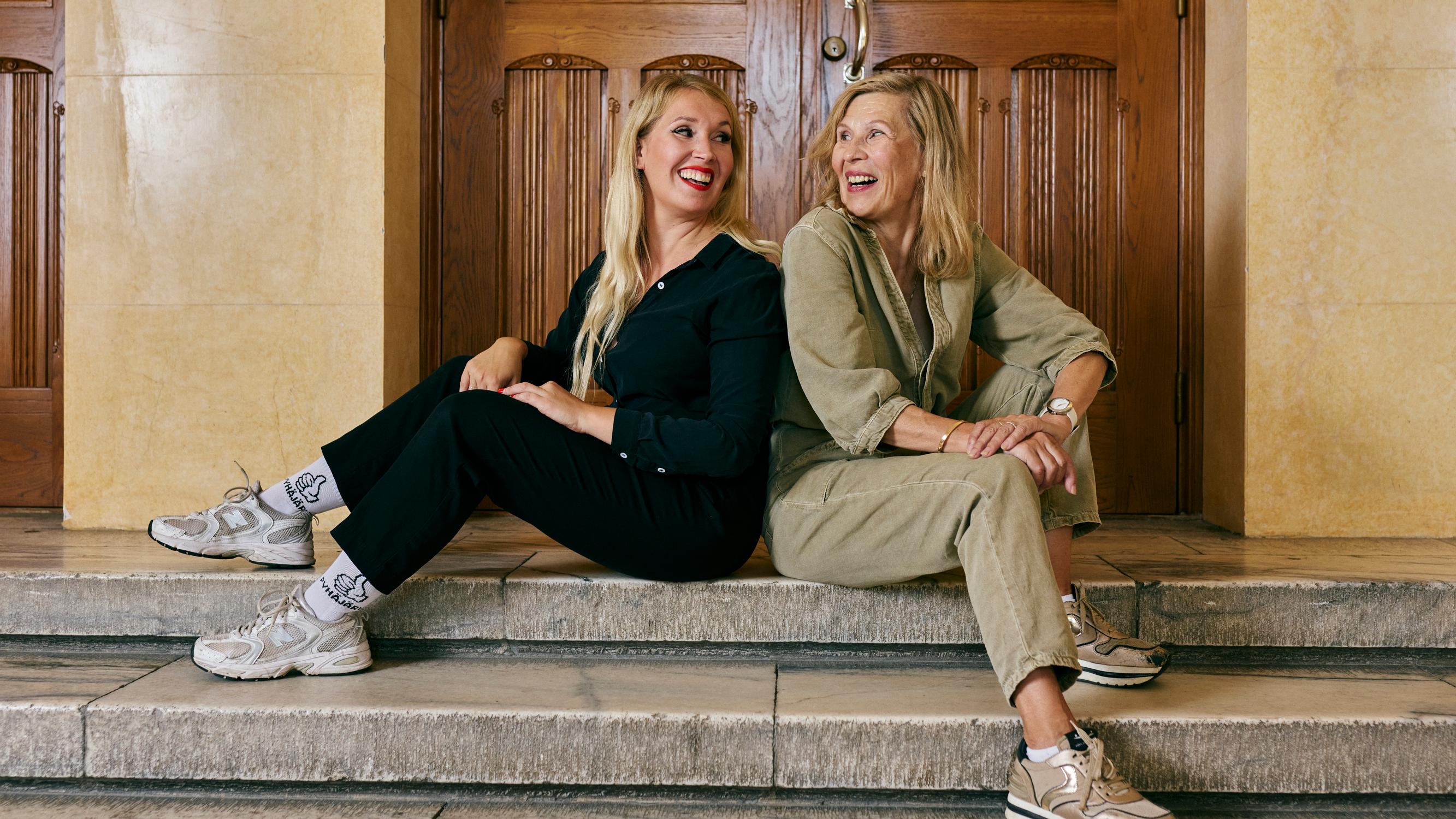 Näytelmäkirjailija Laura Ruohonen oli vaativa äiti tyttärelleen Lindalle – kerran vaatimukset menivät liian pitkälle: ”Tunsin itseni hirviösadistiksi”