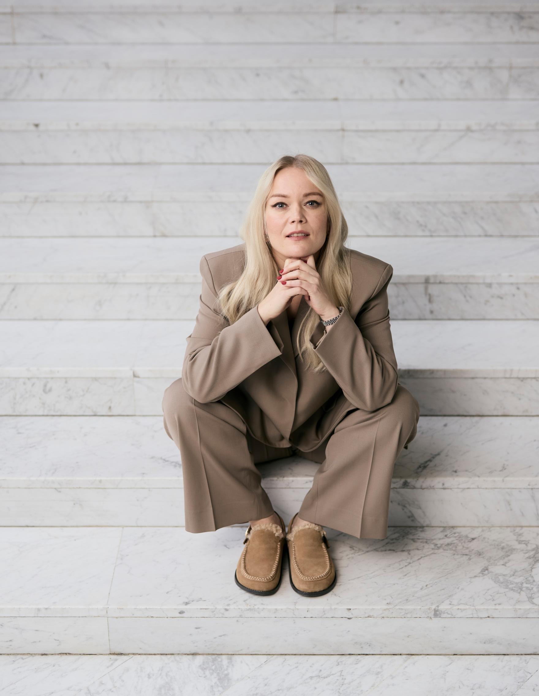 Kun maailmalla tapahtuu raskaita asioita, ihmiset kaipaavat Annan mukaan elämäänsä myös keveyttä. ”Kulttuurilla on tärkeä rooli. Se on yksi ventilointiväline.”