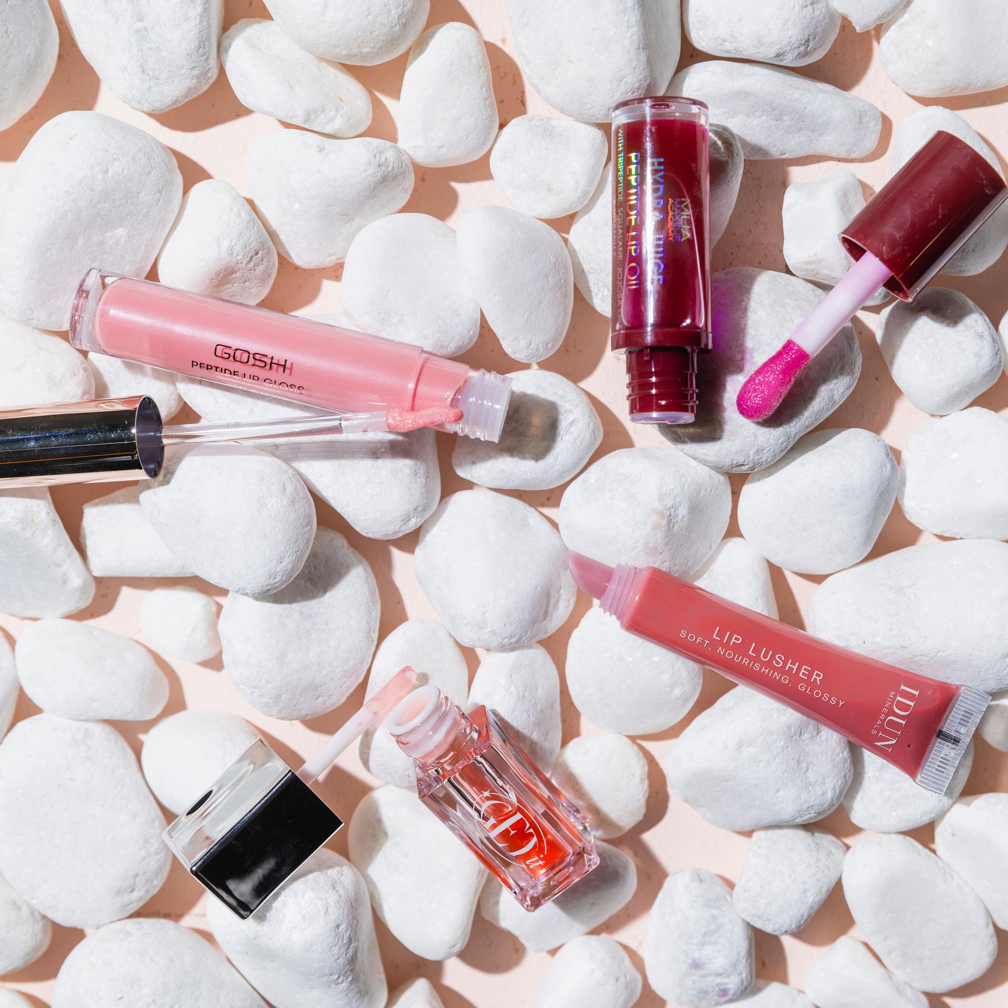 Kaksi huulikiiltojen fania testasi sokkona kosteuttavat uutuudet – 15 euron kiilto vakuutti molemmat testaajat