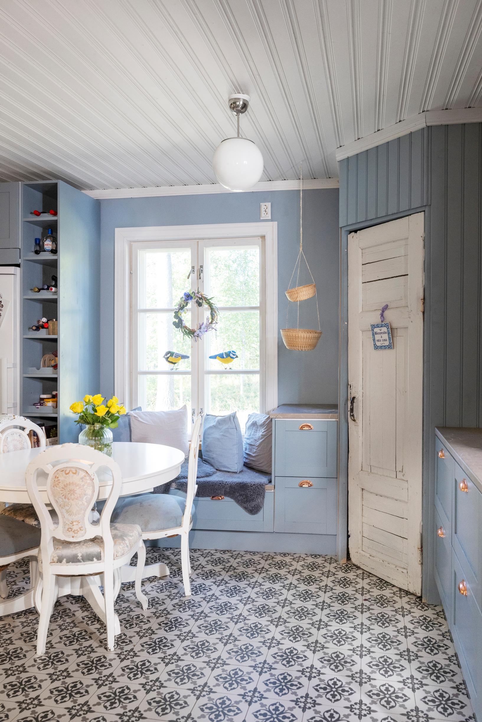 Alkuperäinen skafferi eli ruokakomero säilöö kuivatarvikkeet.